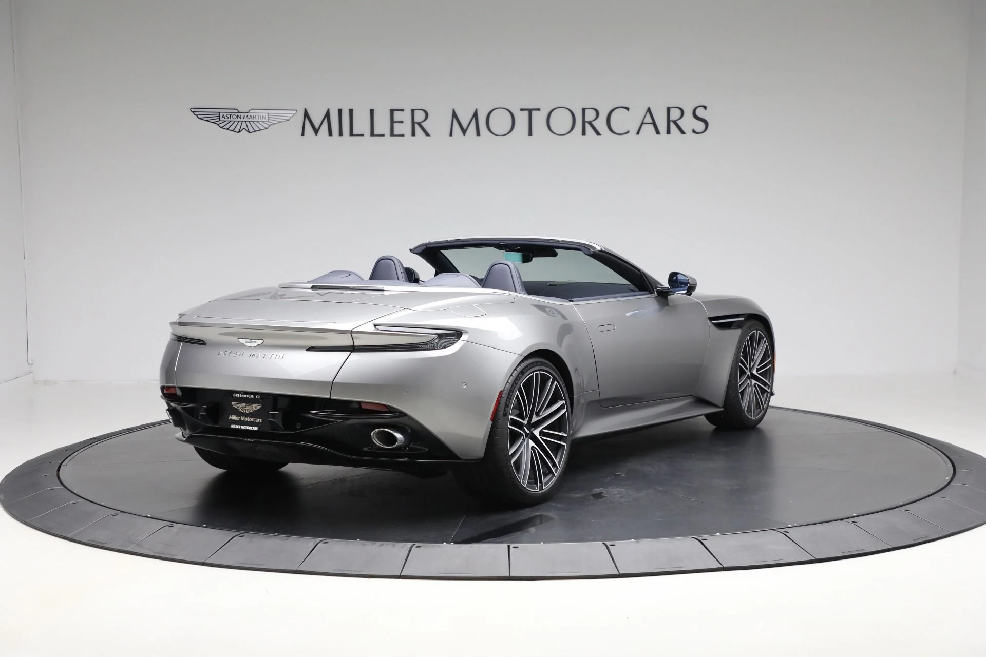 mph006_2670706630_New_2025_Aston_Martin_DB_12_Volante_fdb583581f