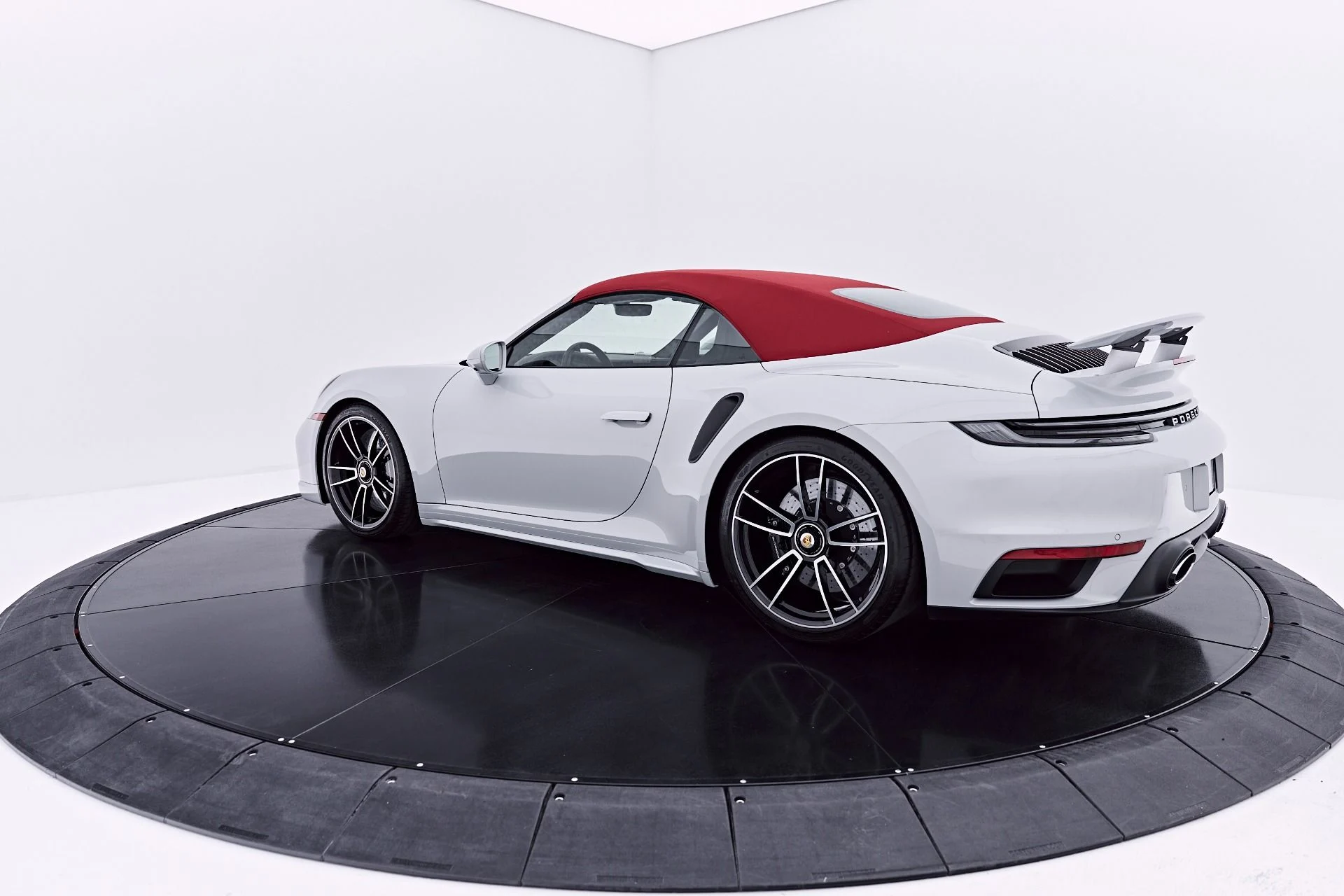 mph006_2672691341_Used_2024_Porsche_911_Turbo_S_1782870625_edbb06a48c