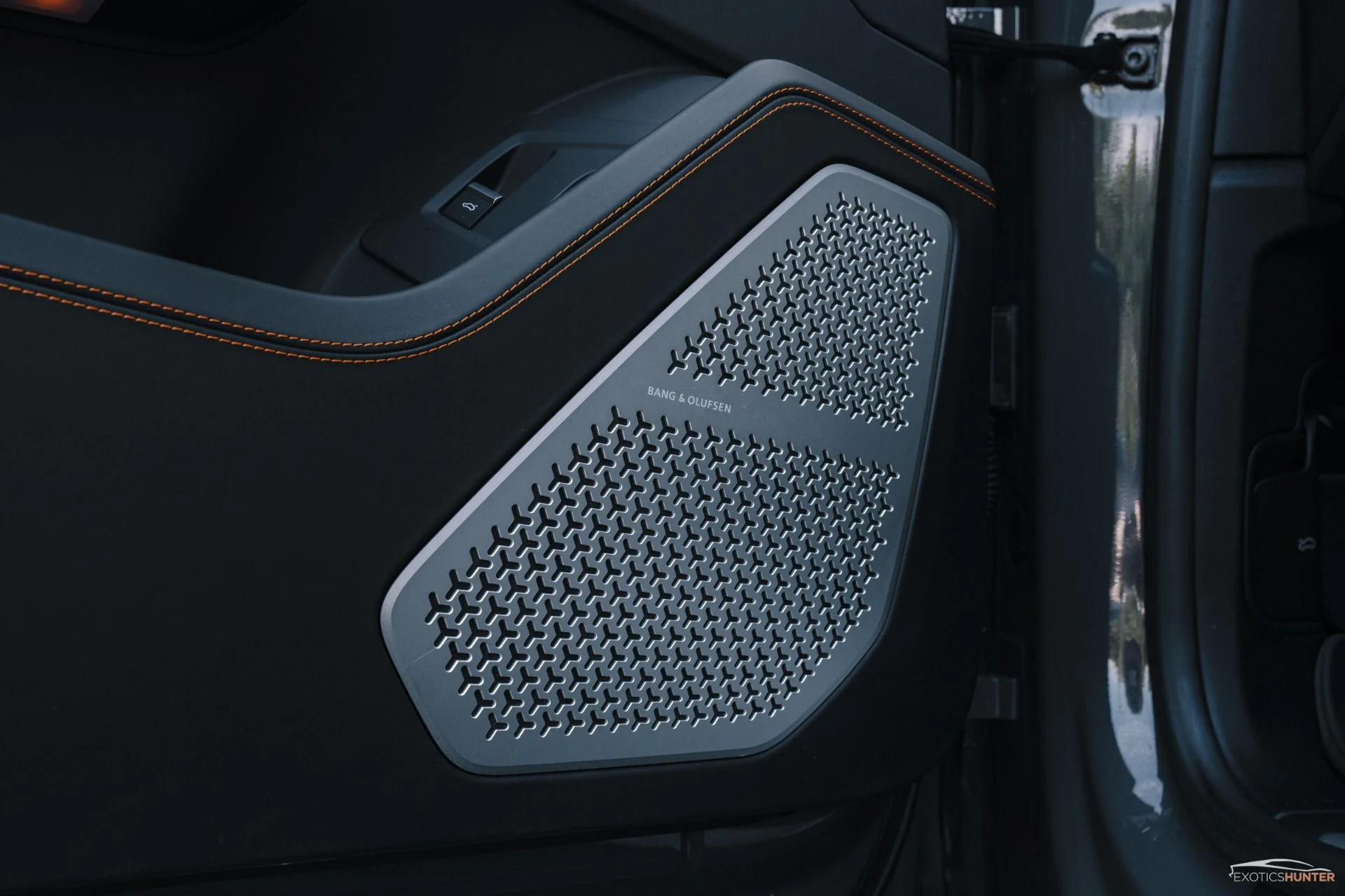 mph006_267314641_Used_2022_Lamborghini_Urus_Grigio_Telesto_Band_Olufsen_Sound_1758233512_2b49e8e7f0