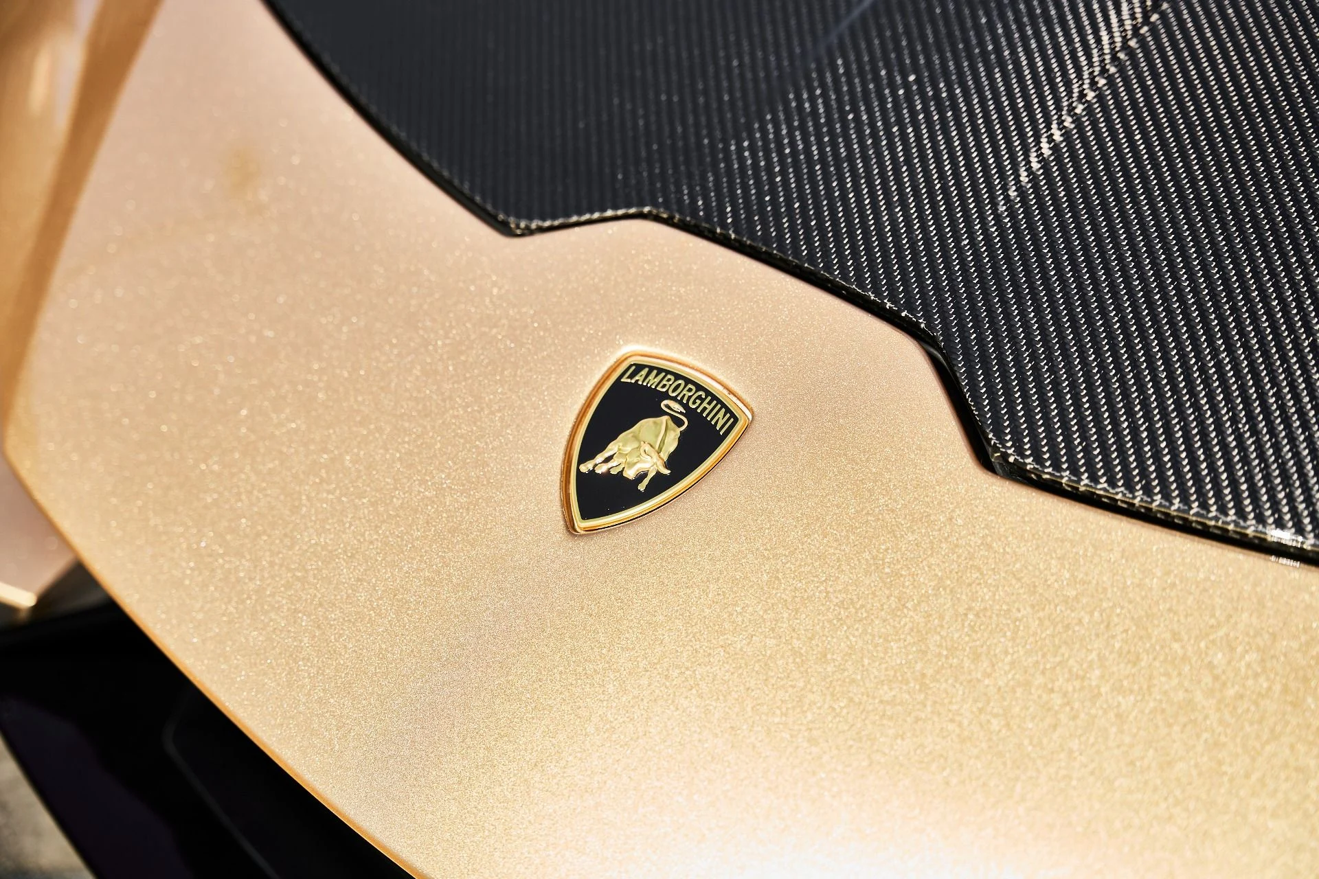 mph006_2695566369_Used_2022_Lamborghini_Huracan_EVO_Base_1791315830_e0a3593adb