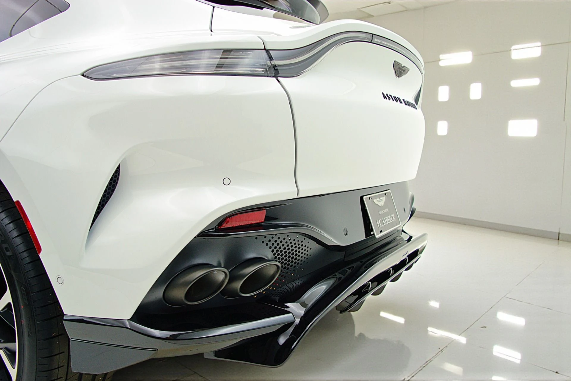 mph006_269744097_Used_2023_Aston_Martin_DBX_707_33151d386e