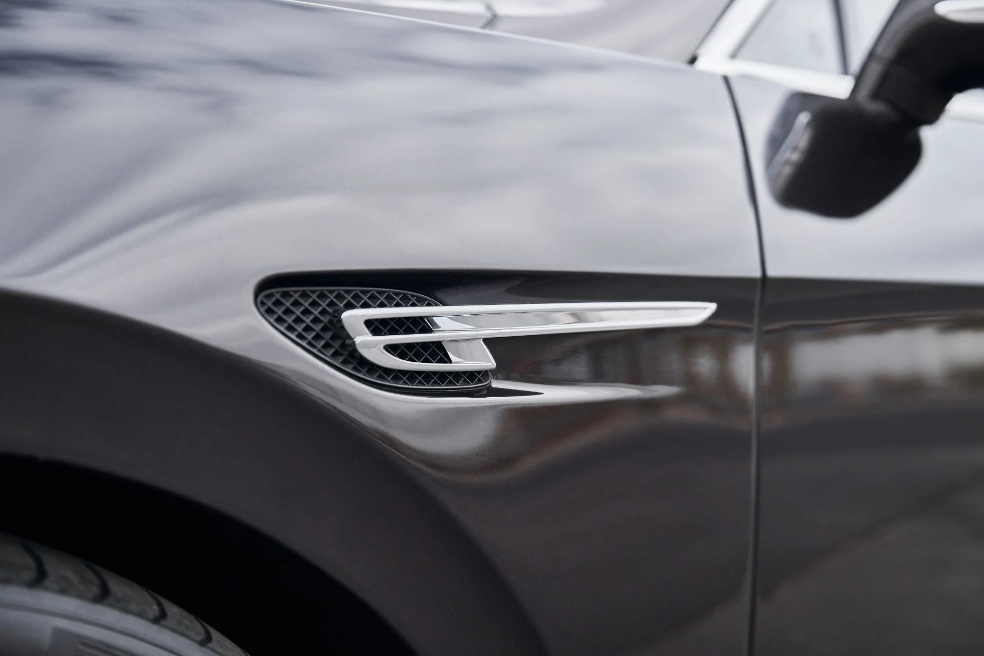 mph006_2700346789_Used_2015_Bentley_Flying_Spur_V8_1769278313_1d8f5f8957