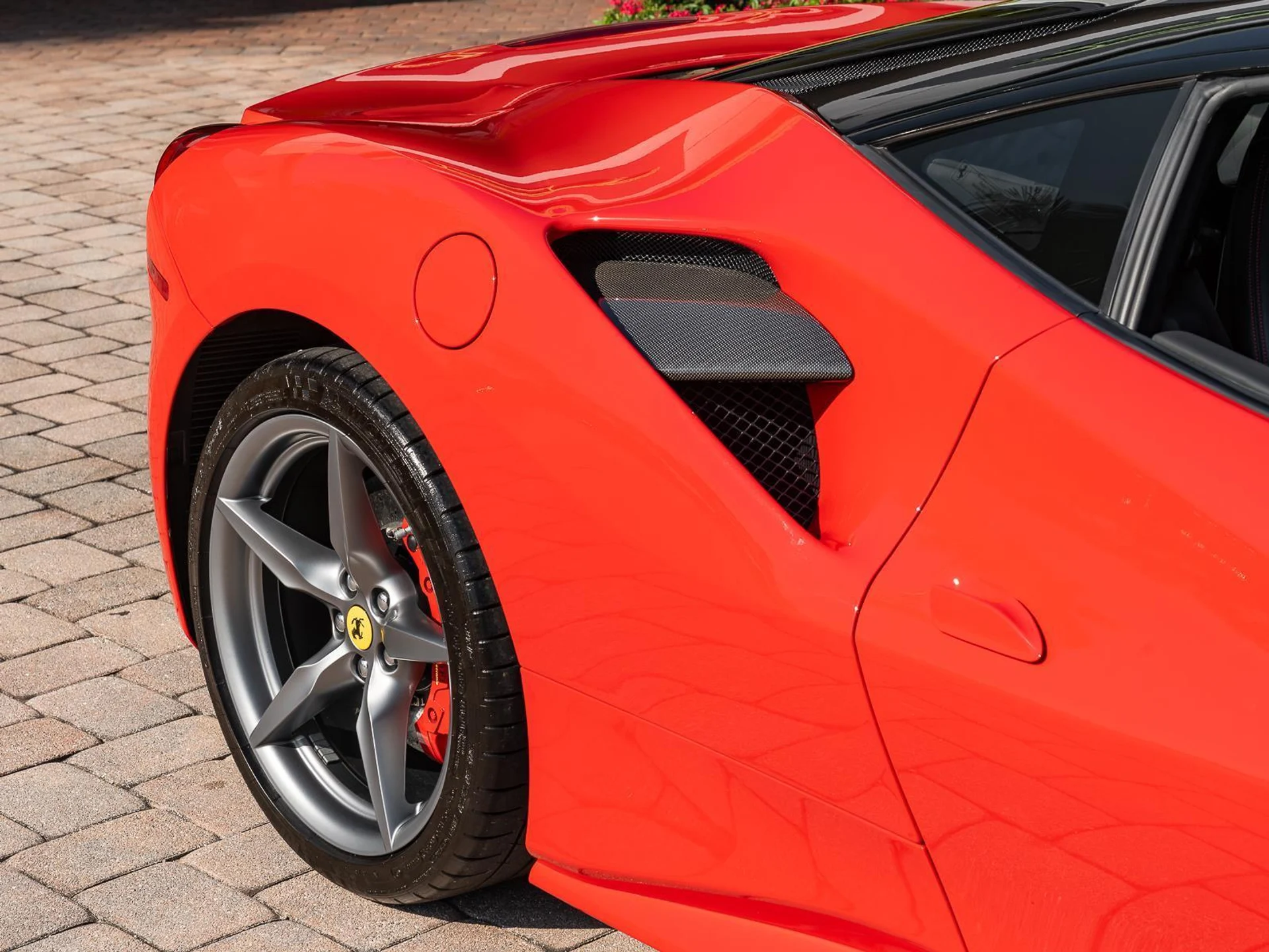 mph006_2704971506_Used_2019_Ferrari_488_GTB_Coupe_1768385512_559b1f4805