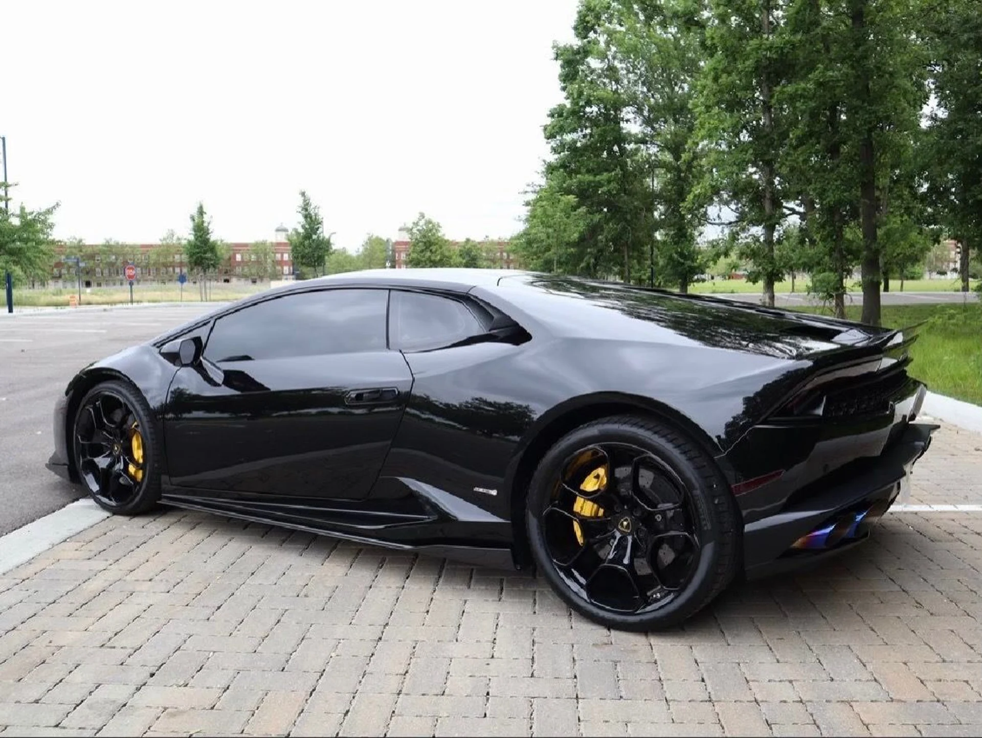 mph006_271311938_Used_2016_Lamborghini_Huracan_LP_610_4_1728585028_e8b75fc697
