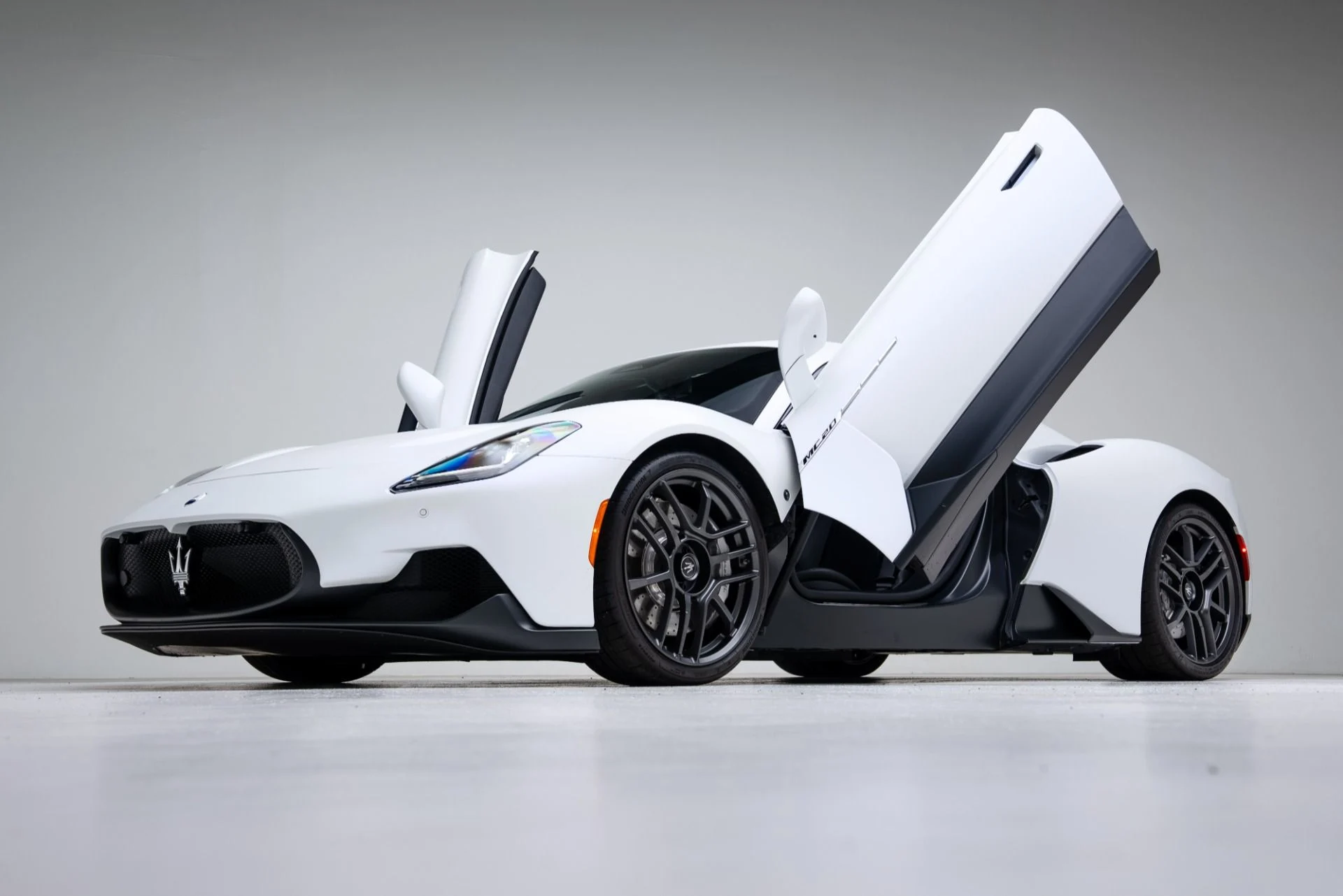 mph006_2713825153_Used_2023_Maserati_MC_20_1771372792_51d6c8b625