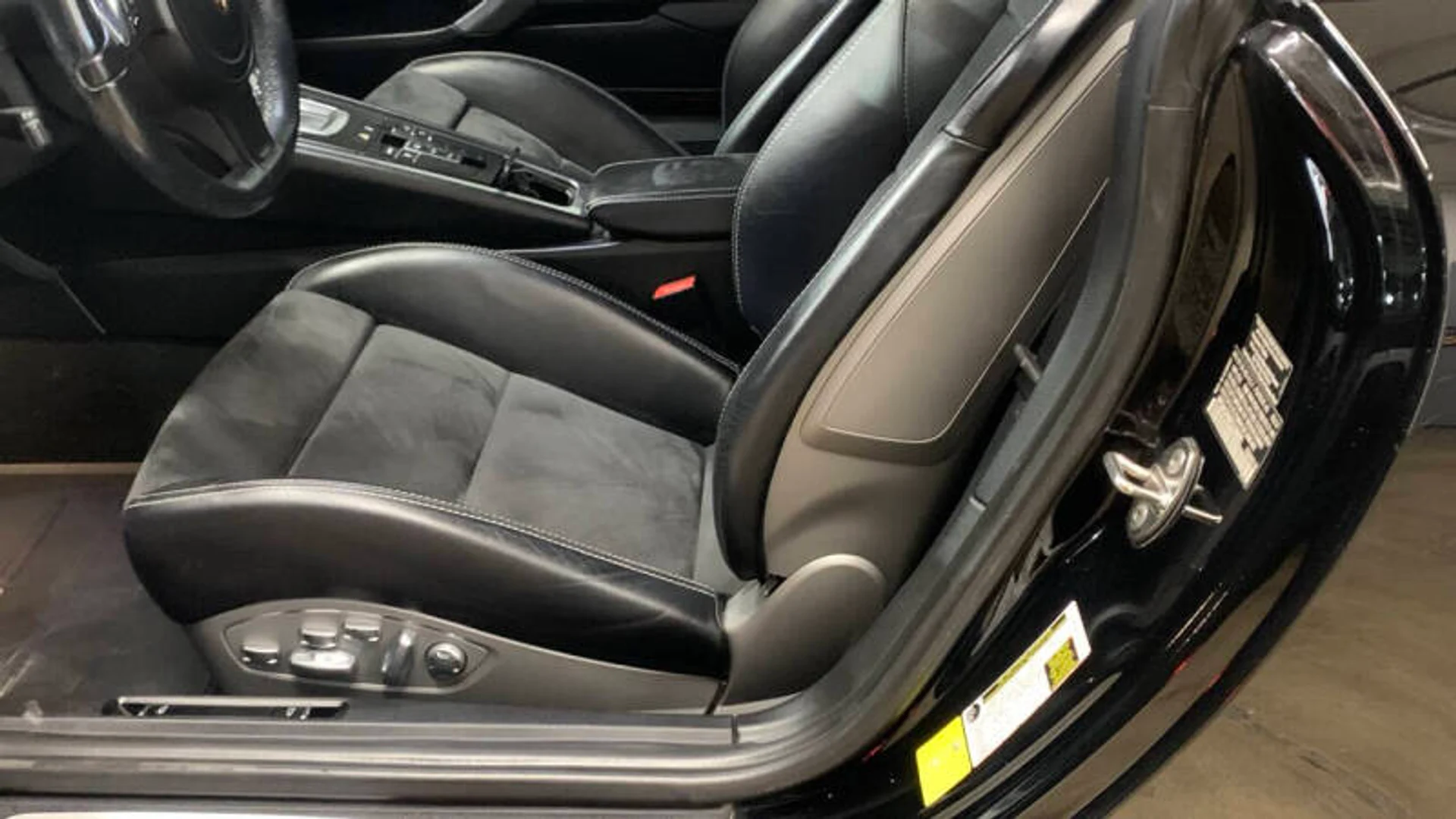 mph006_2722717326_2014_porsche_911_carrera_2dr_coupe_06ef5492e5