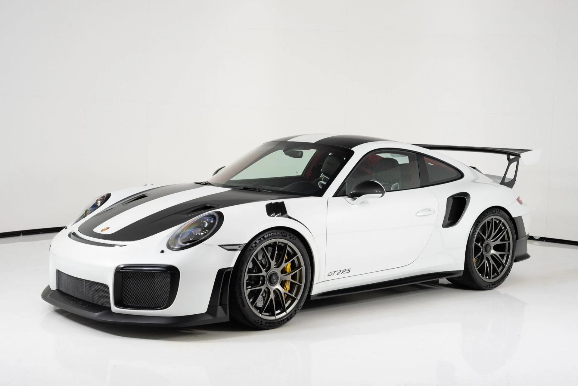 mph006_272760946_Used_2018_Porsche_911_GT_2_RS_1755537999_9edb836019