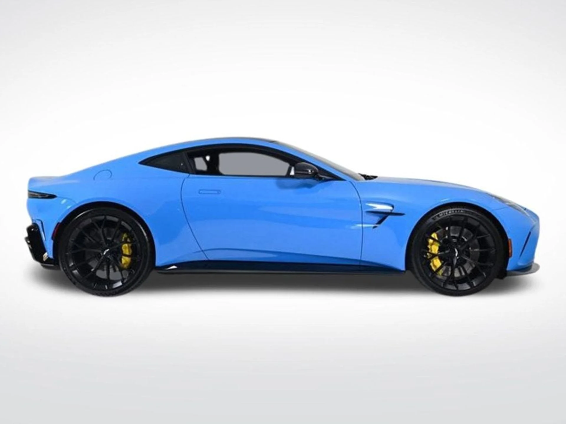 mph006_2736034370_new_2025_aston_martin_vantage_coupe_11350_22854663_6_1024_29bbc906f6