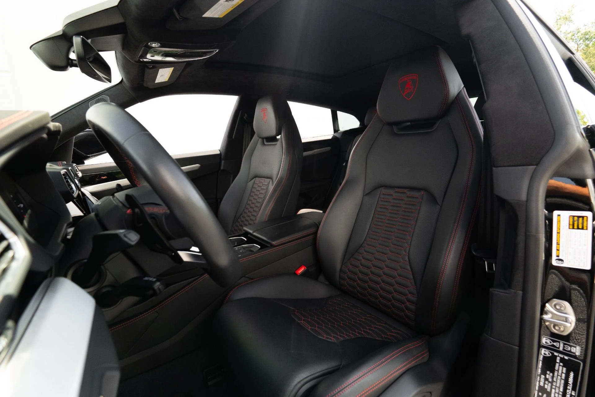 mph006_2737901786_Used_2020_Lamborghini_Urus_1758836559_8c3df6365c