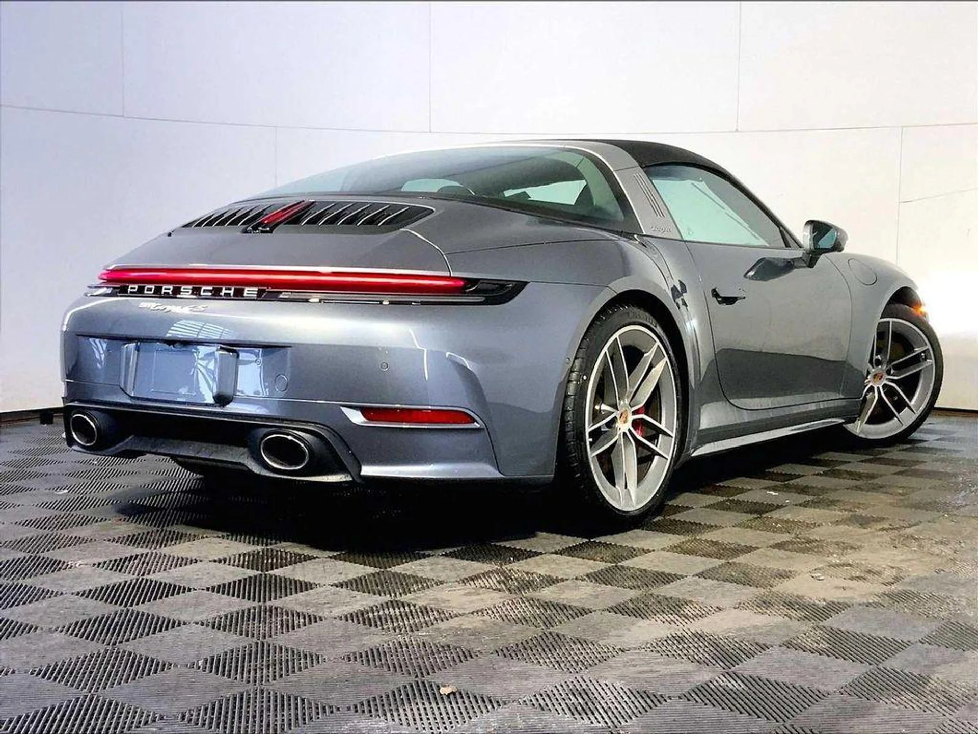 mph006_2738490842_mo_C_Yr_Scf_Qy_X_Nnp4_Olo_Gx_FOV_Vyk_5d8f35c1a7