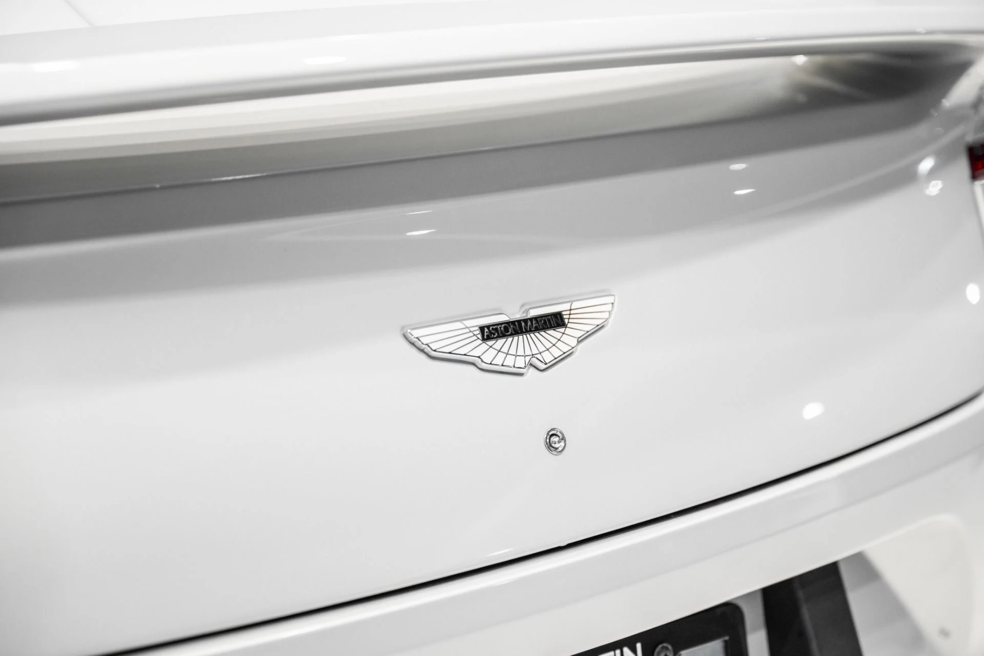 mph006_2750786020_Used_2016_Aston_Martin_Vanquish_V12_1770132200_f0c1d9ea04