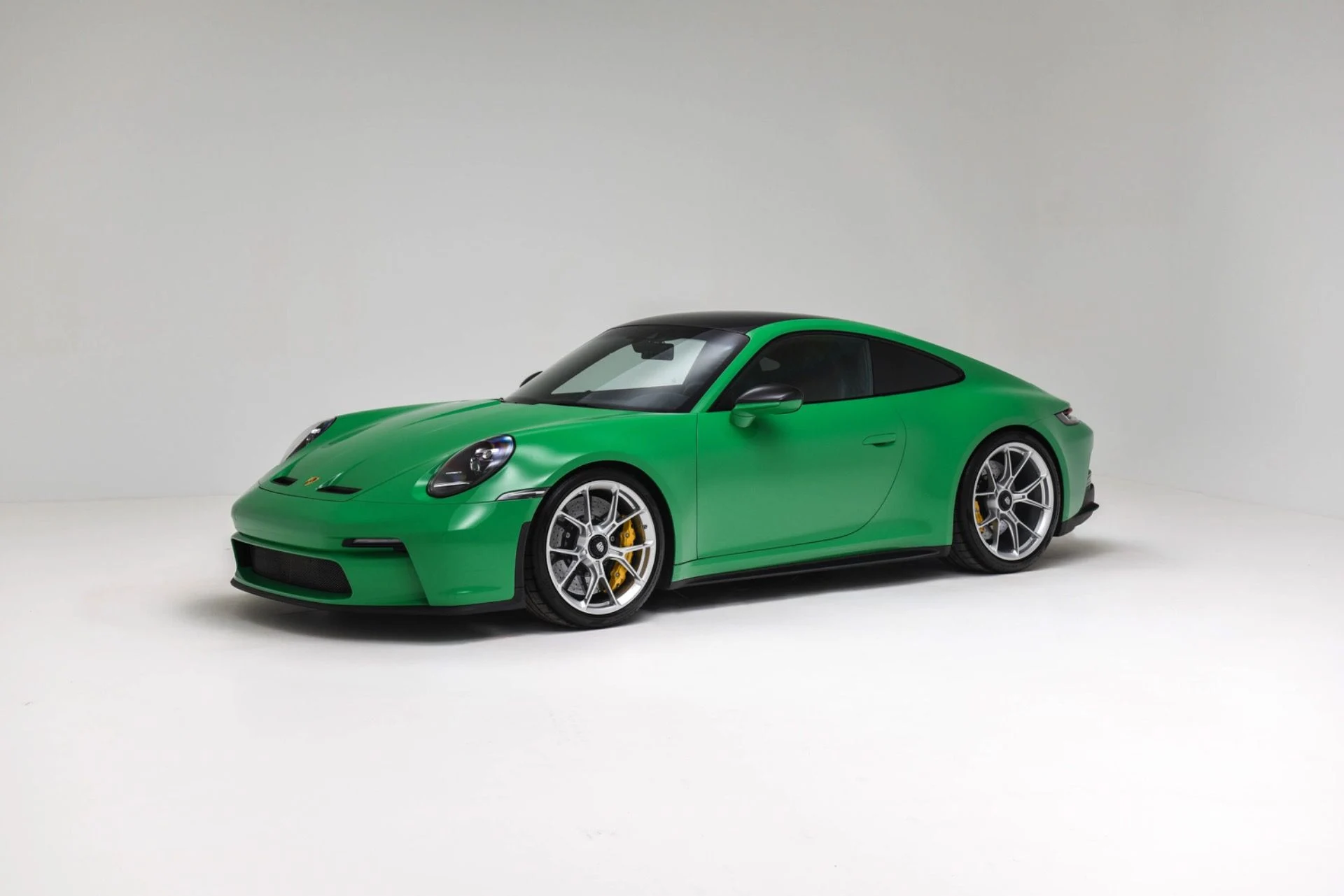 mph006_2756490269_Used_2022_Porsche_911_GT_3_Touring_1775584406_e8b5617957