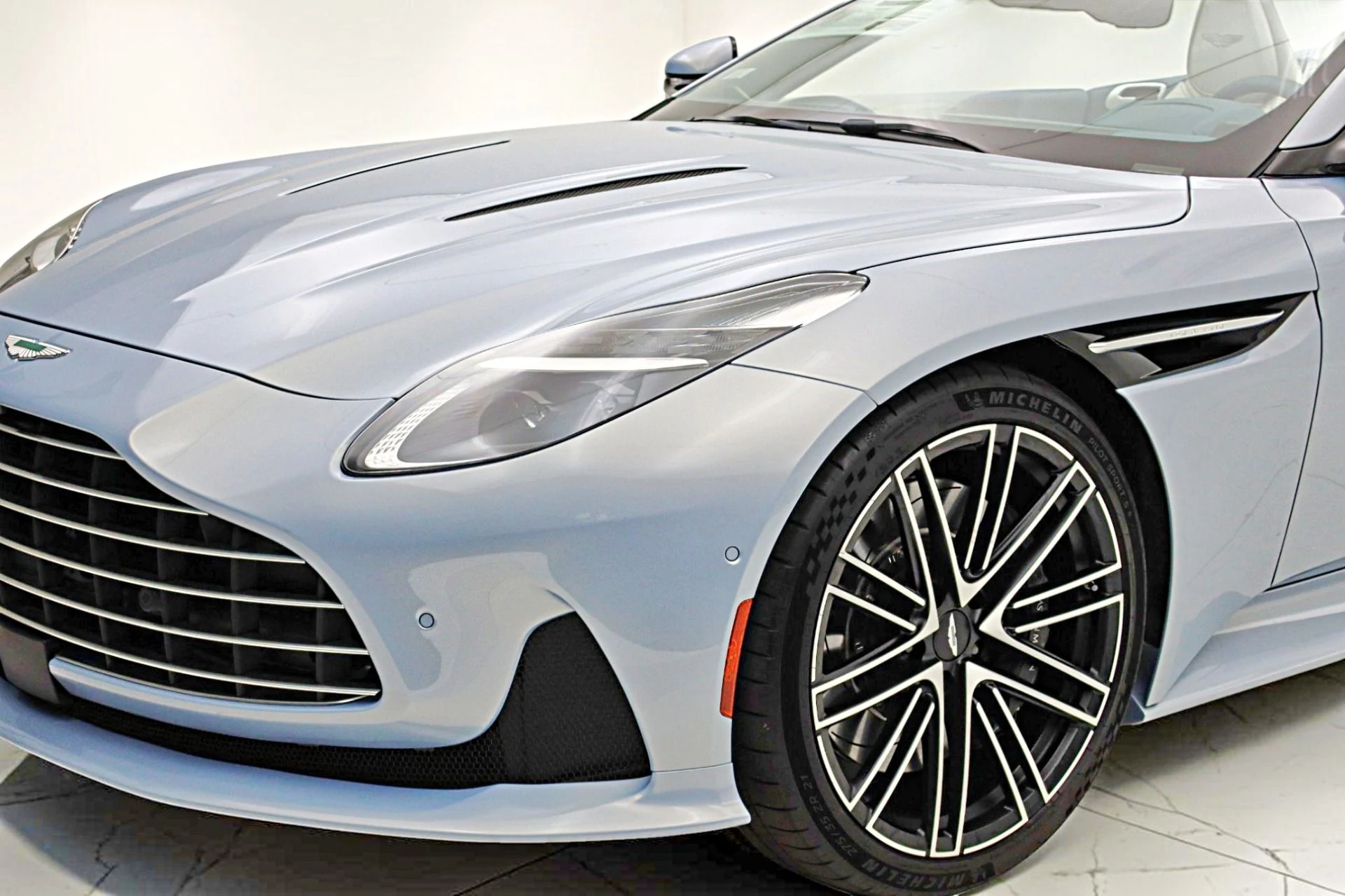 mph006_2791364576_New_2026_Aston_Martin_DB_12_Volante_aa293ac084