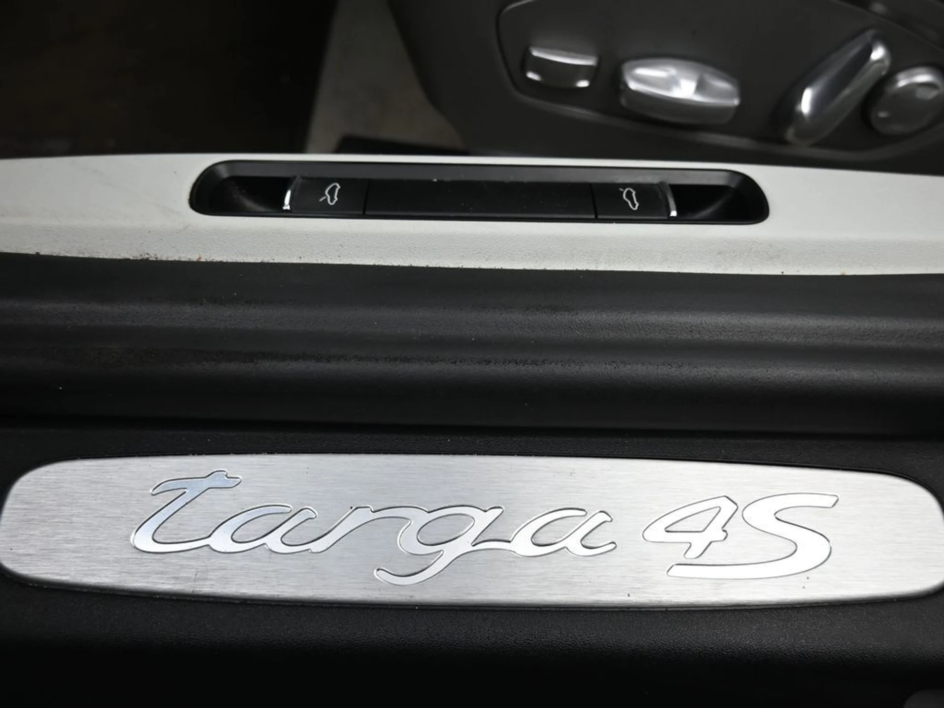 mph006_2808149472_98392e6e9cdf679bdbe1a83c7077b939_a080666984