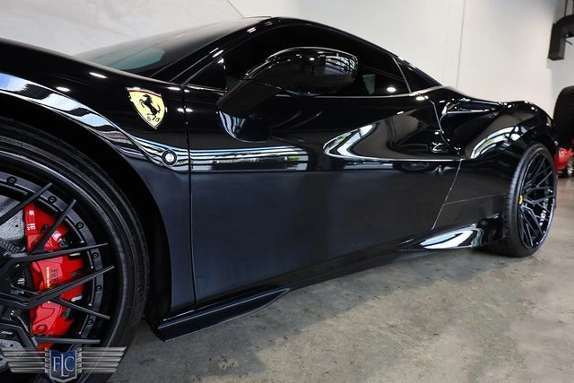 mph006_2816806904_used_2020_ferrari_f8_tributo_coupe_9689_22960423_11_640_1259f4cd9b
