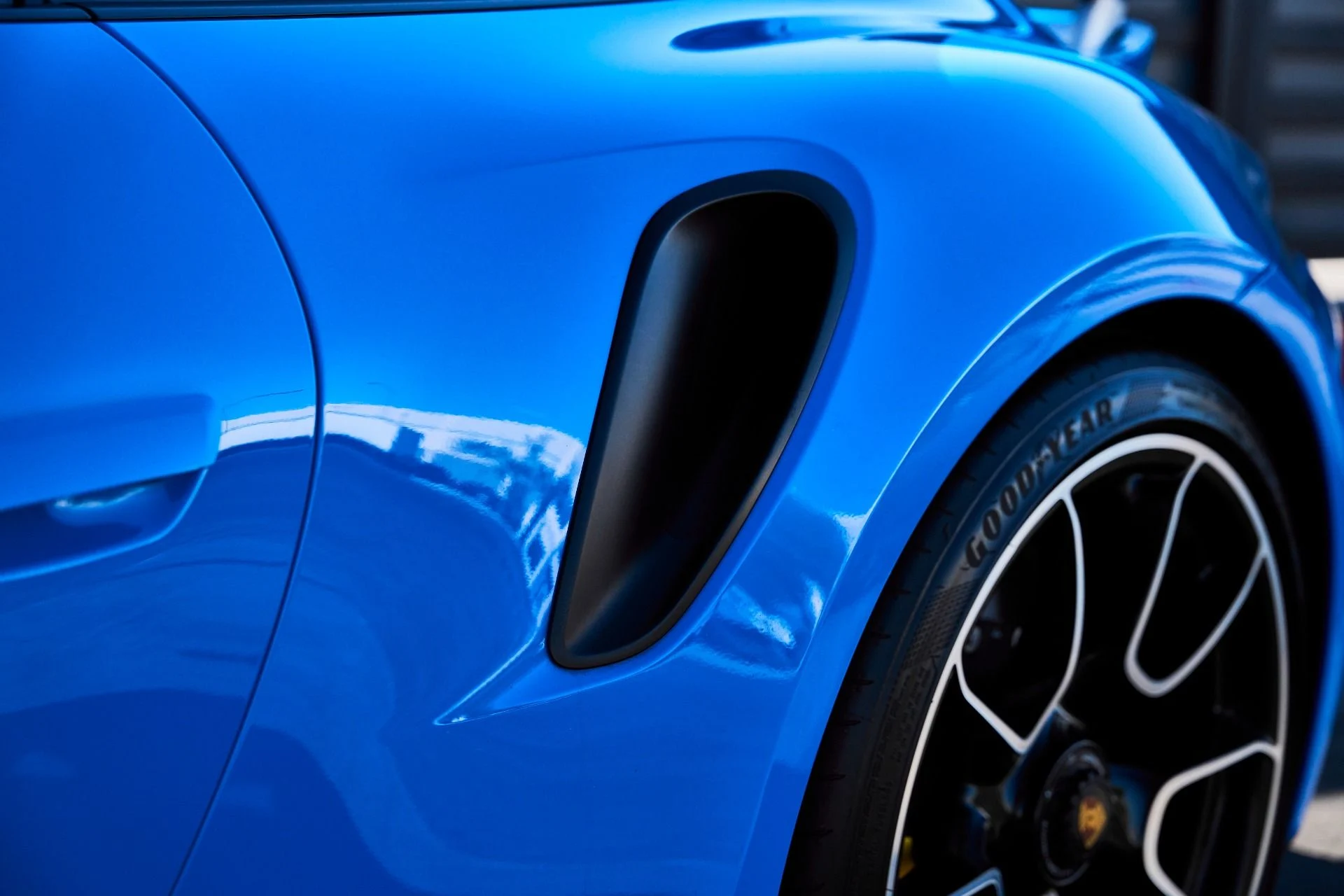 mph006_2822979259_Used_2023_Porsche_911_Turbo_S_1777508479_59383bfd59