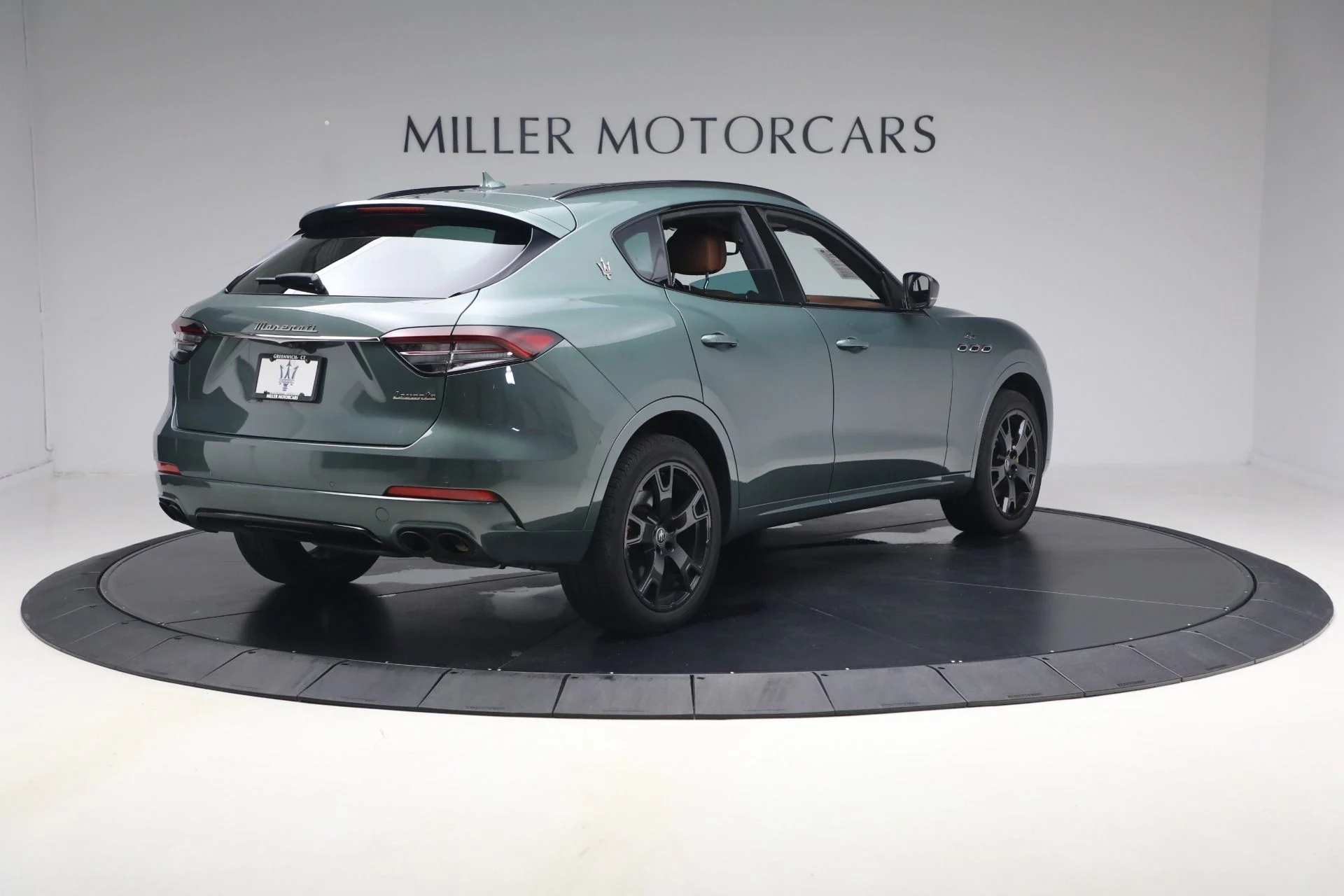 mph006_2846324576_Used_2022_Maserati_Levante_GT_1777580690_3d9ddd35c1