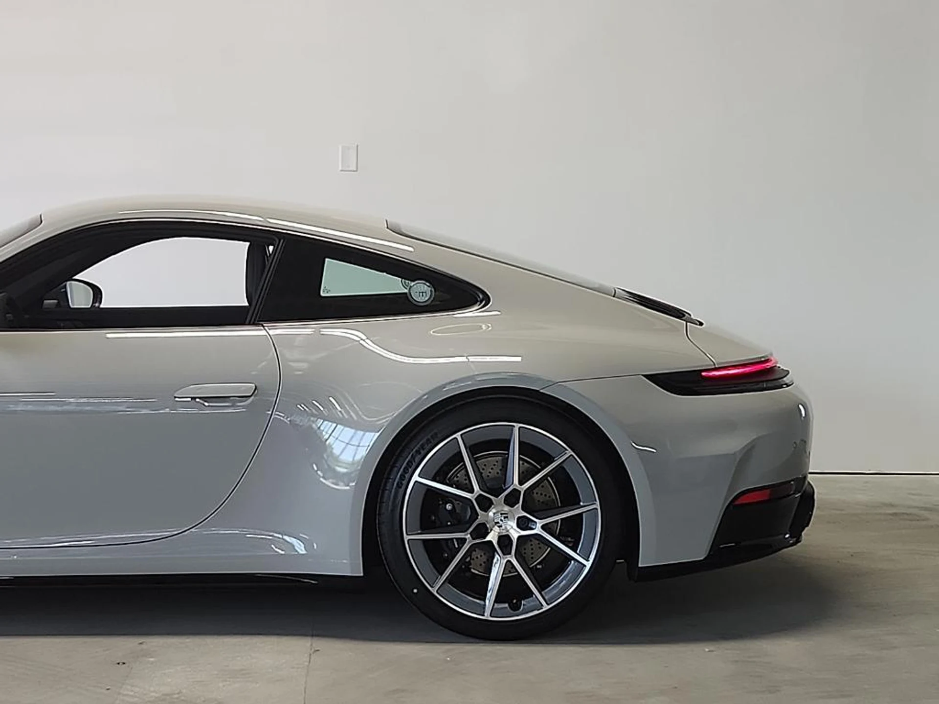 mph006_2852848123_E_eb_T83kq_KH_2swo_DI_Wc_P9hi_N_Rs_c9c4c85dc4