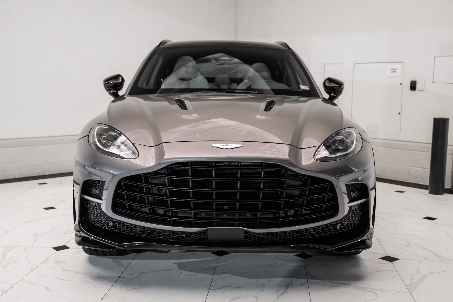 mph006_2866783627_Used_2025_Aston_Martin_DBX_707_1734711890_b4f4fee1a8