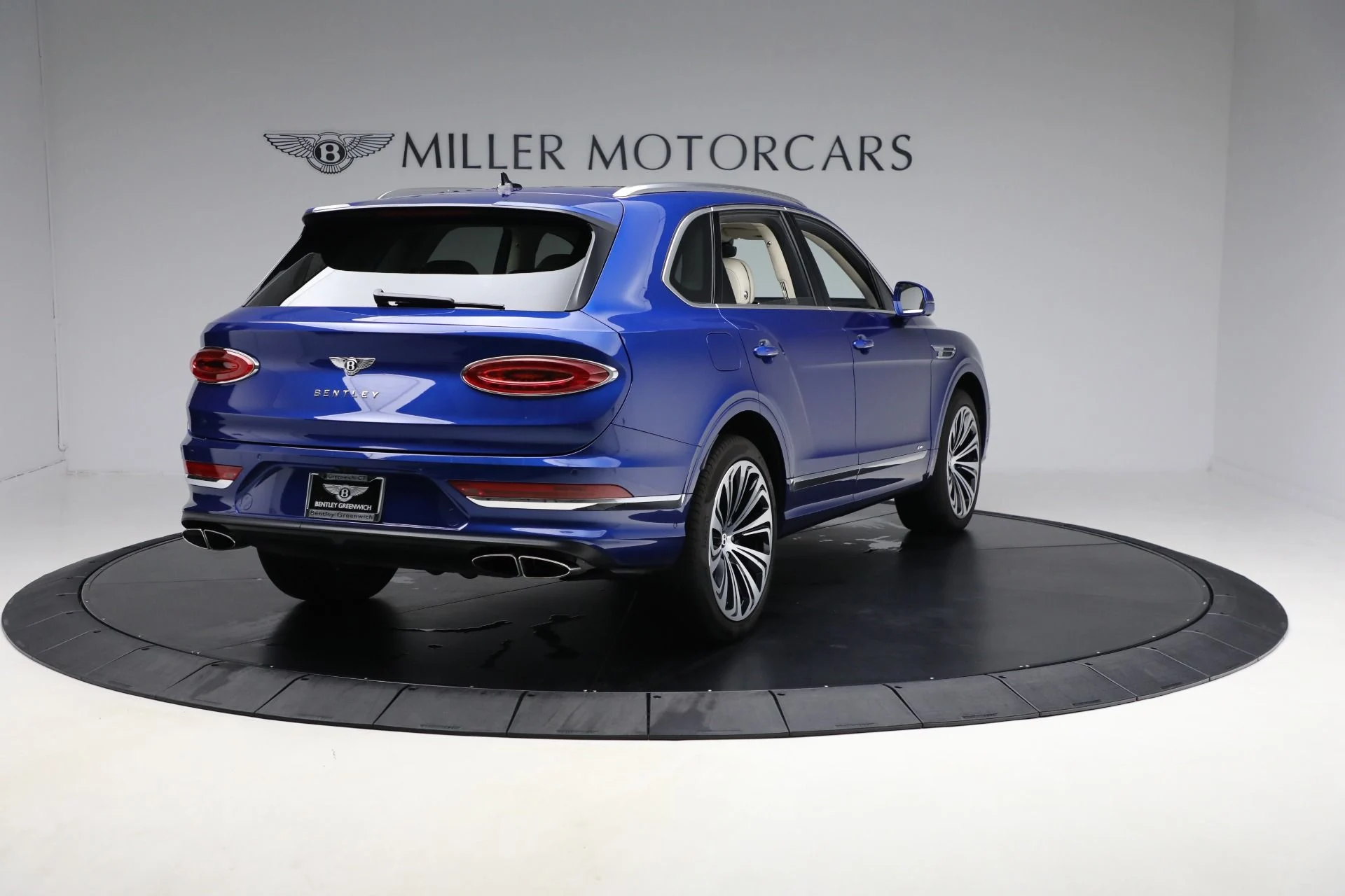 mph006_2867968519_Used_2024_Bentley_Bentayga_Azure_V8_0b4430bae0