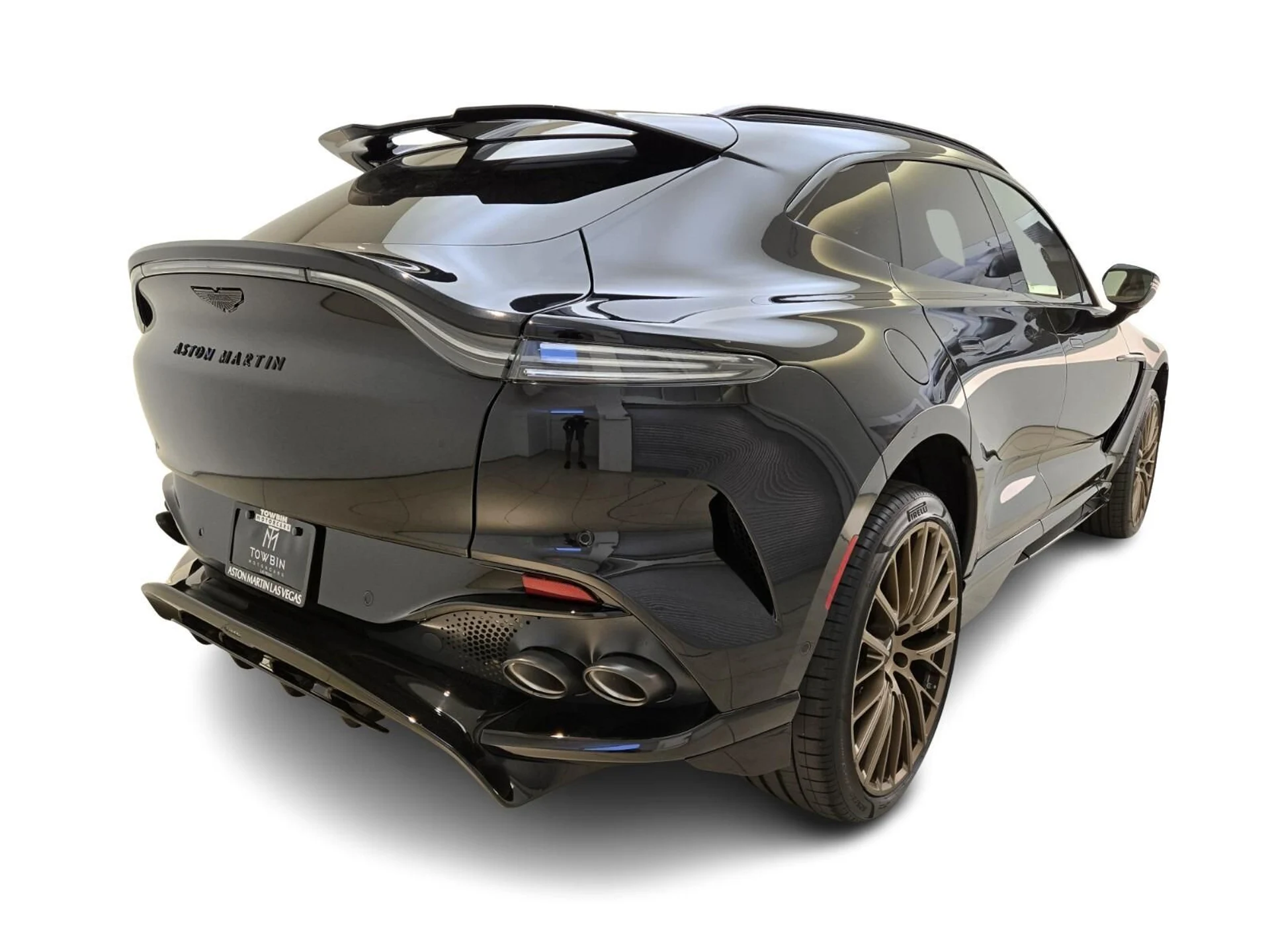 mph006_2868766507_New_2026_Aston_Martin_DBX_707_1761716883_4d42c025a5