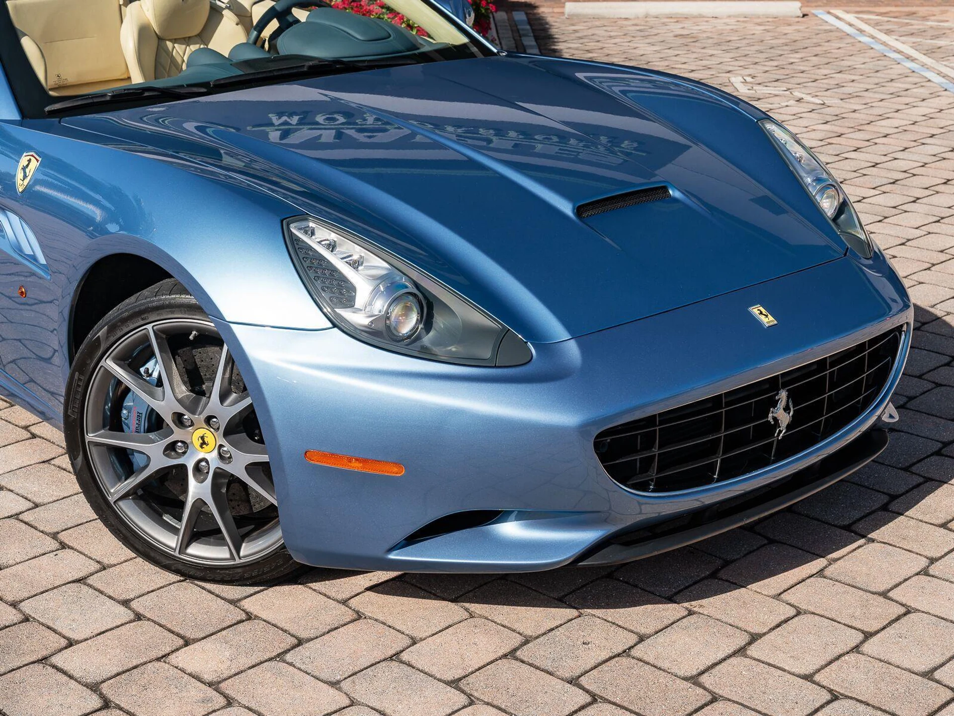 mph006_2871131352_Used_2010_Ferrari_California_1793131301_2c0ada244c