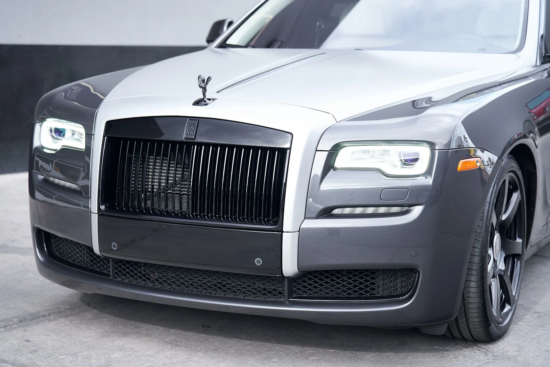 mph006_2871184380_Used_2017_Rolls_Royce_Ghost_Base_1745957896_3963f1a33c