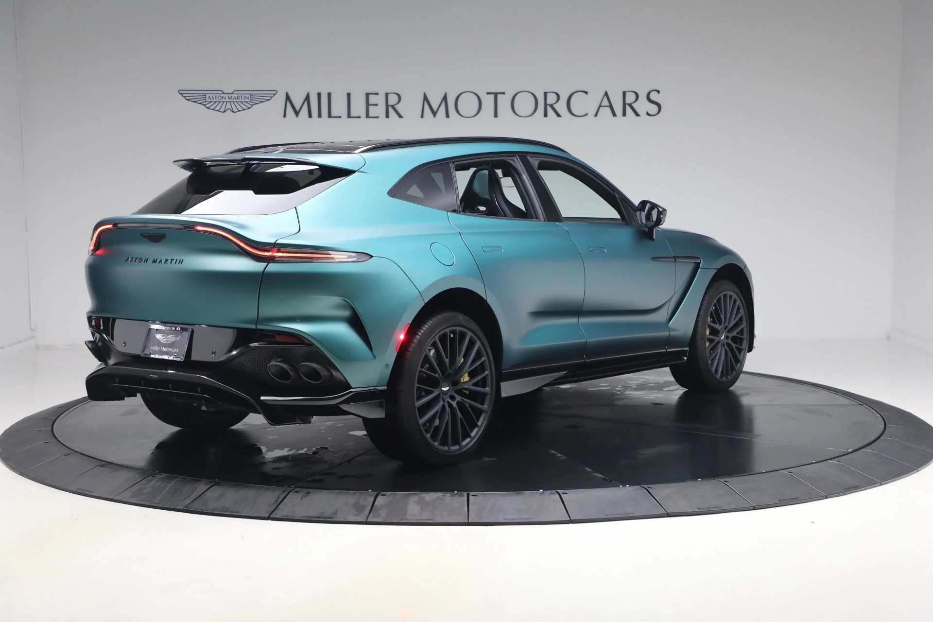 mph006_2876037014_Used_2023_Aston_Martin_DBX_707_1787862808_f5183fba7f