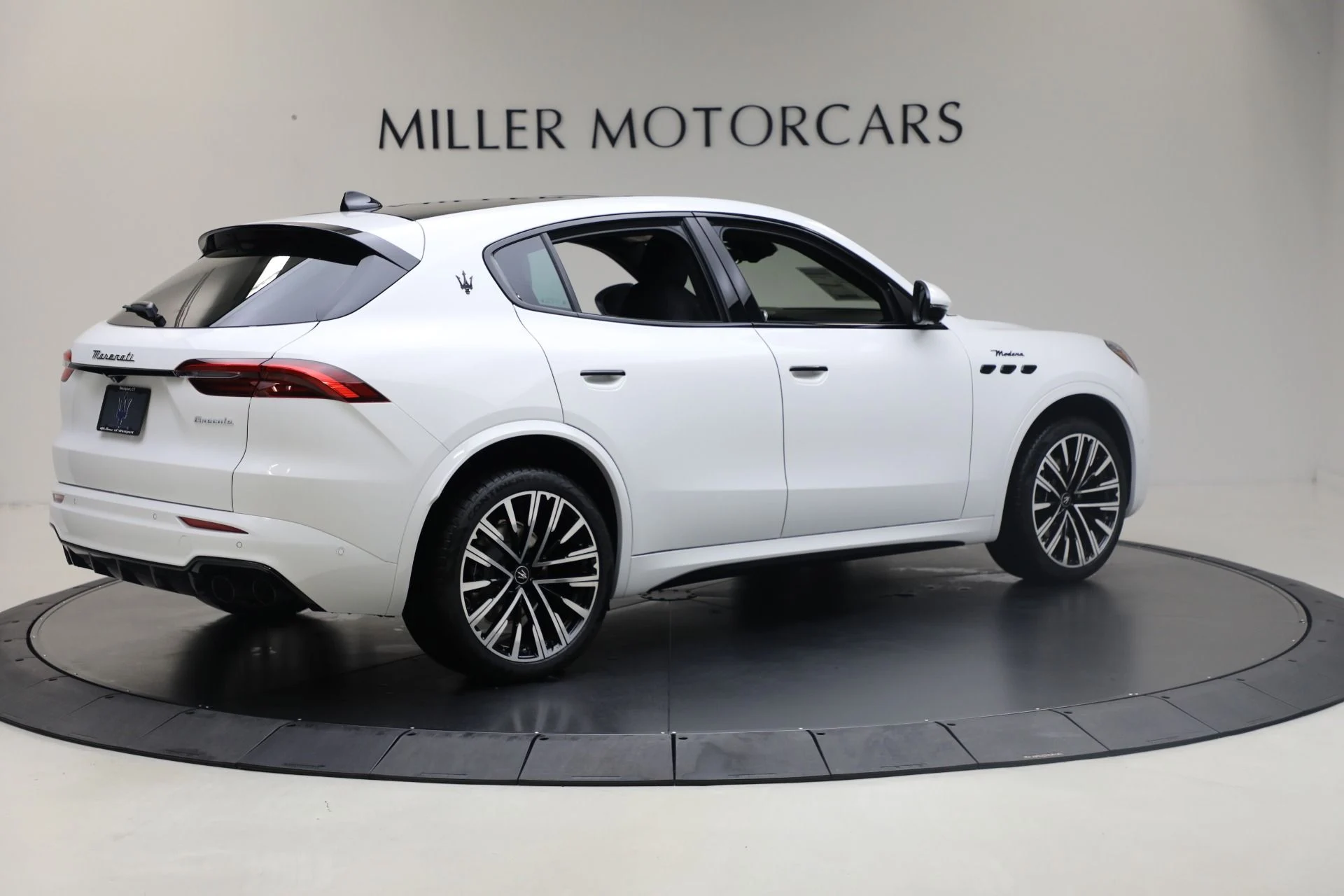 mph006_288001078_New_2025_Maserati_Grecale_Modena_1761853714_71c62b9227