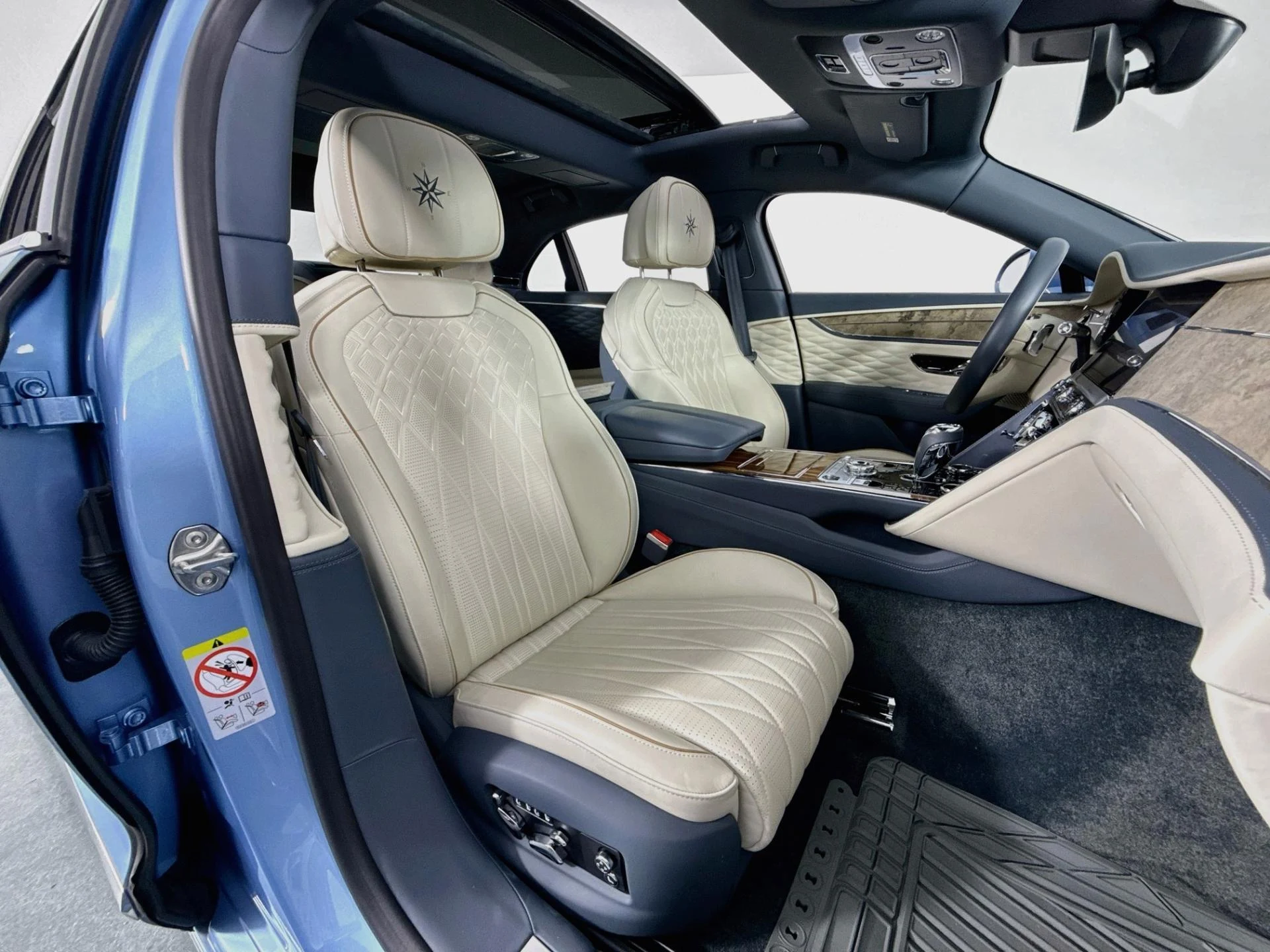 mph006_2881397012_Used_2022_Bentley_Flying_Spur_V8_1787092898_3c3f14d468