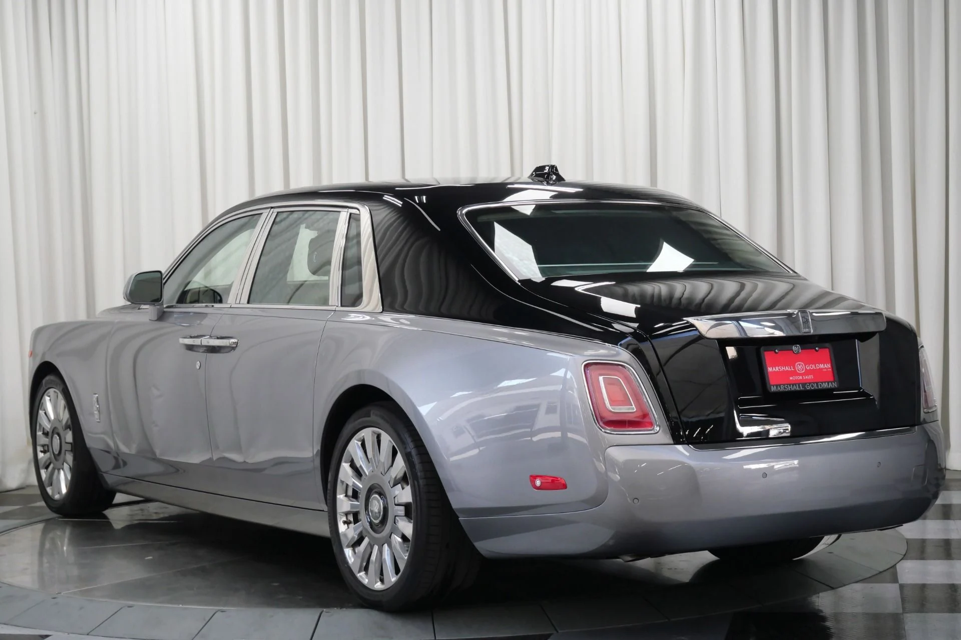 mph006_2882104298_Used_2020_Rolls_Royce_Phantom_1760120905_9eccf2ab99