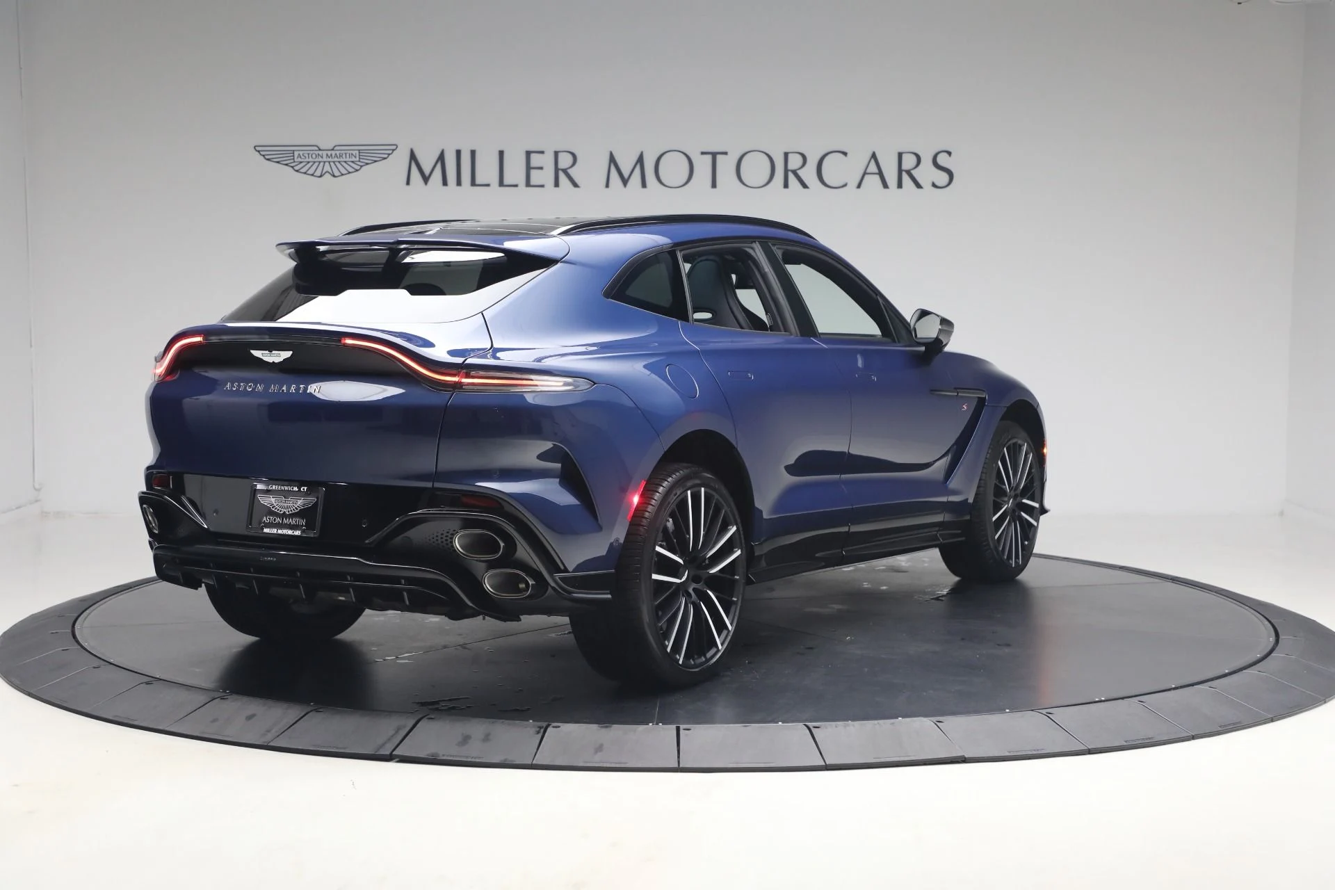 mph006_2888845310_New_2026_Aston_Martin_DBX_S_1779920374_c63fba6f4d