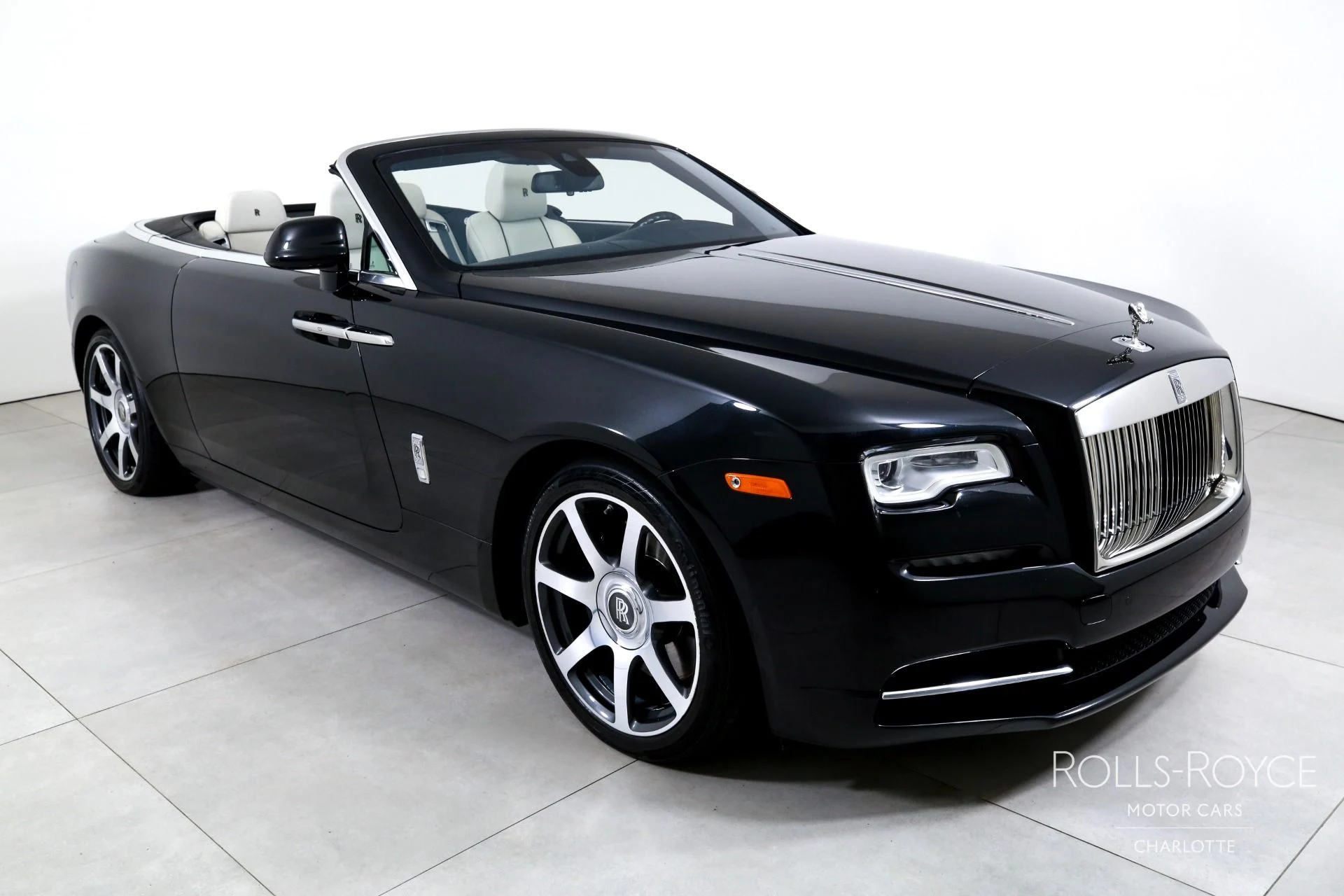 mph006_2897997123_Used_2017_Rolls_Royce_Dawn_1789144580_e816ead46d
