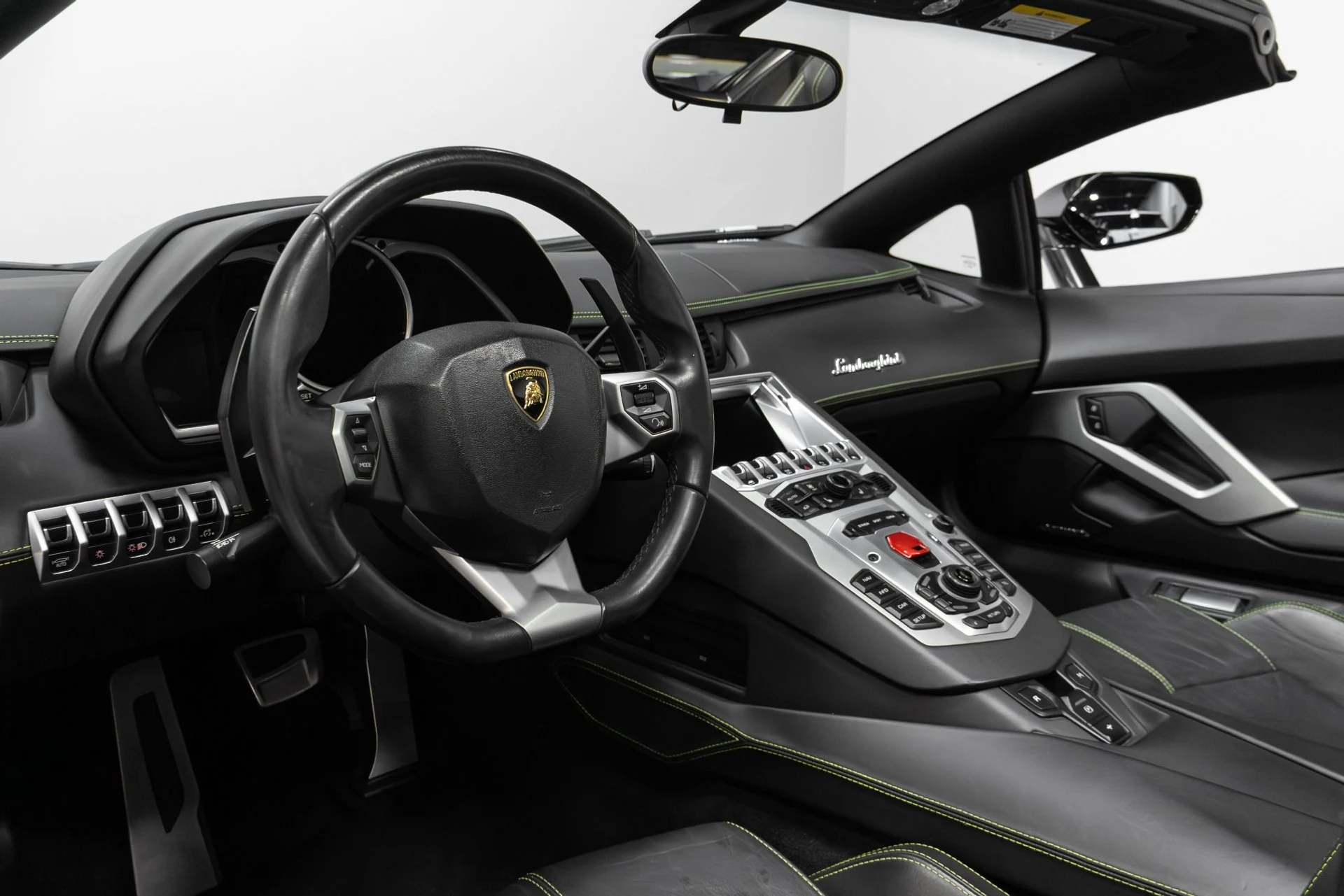 mph006_2905770138_Used_2015_Lamborghini_Aventador_LP_700_4_1770952947_56f81c1b6c