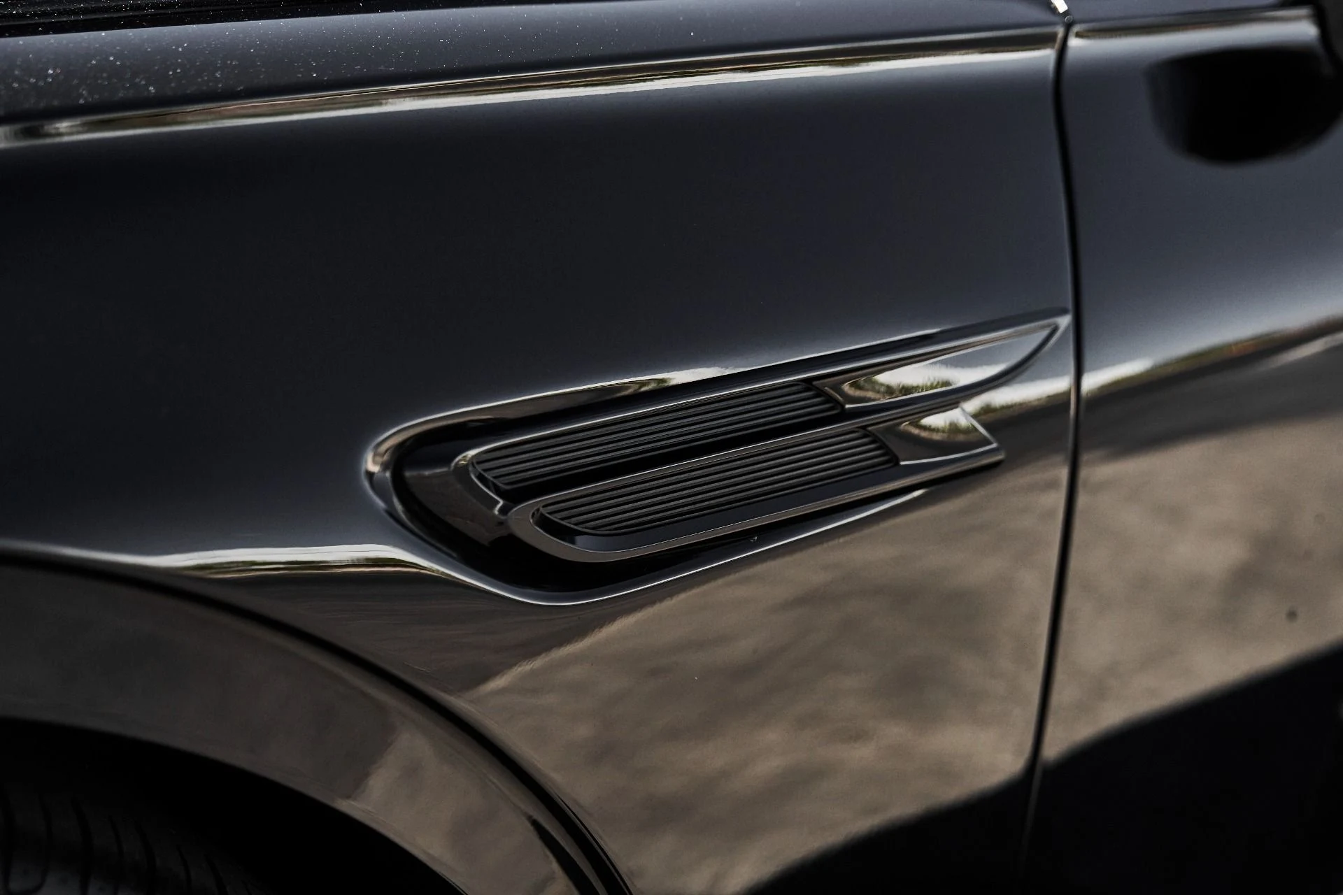 mph006_290665584_Used_2024_Bentley_Flying_Spur_1782150627_ae6fe83832