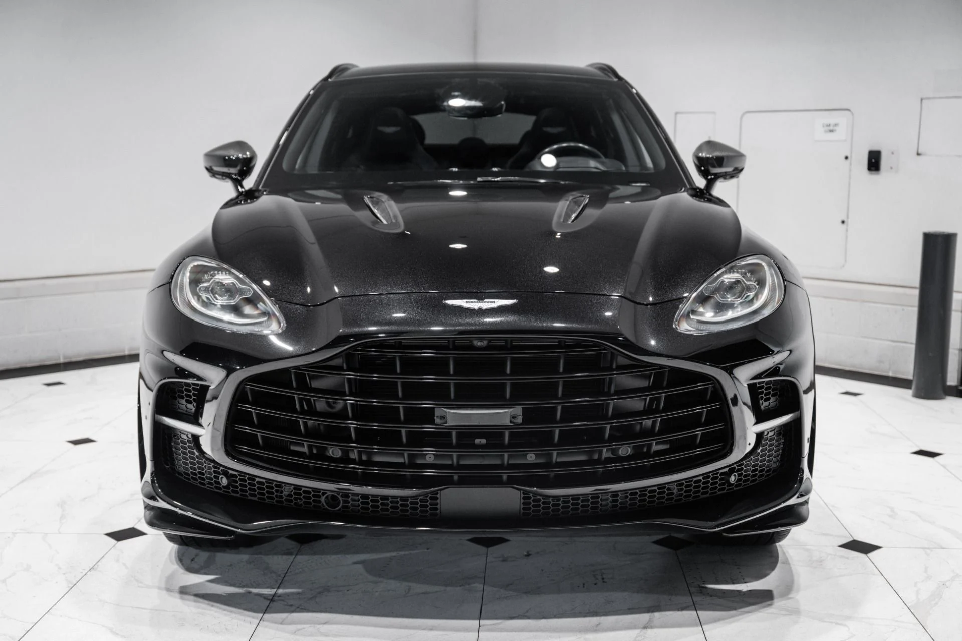 mph006_2928673694_New_2023_Aston_Martin_DBX_707_1785777382_bf60cb8532