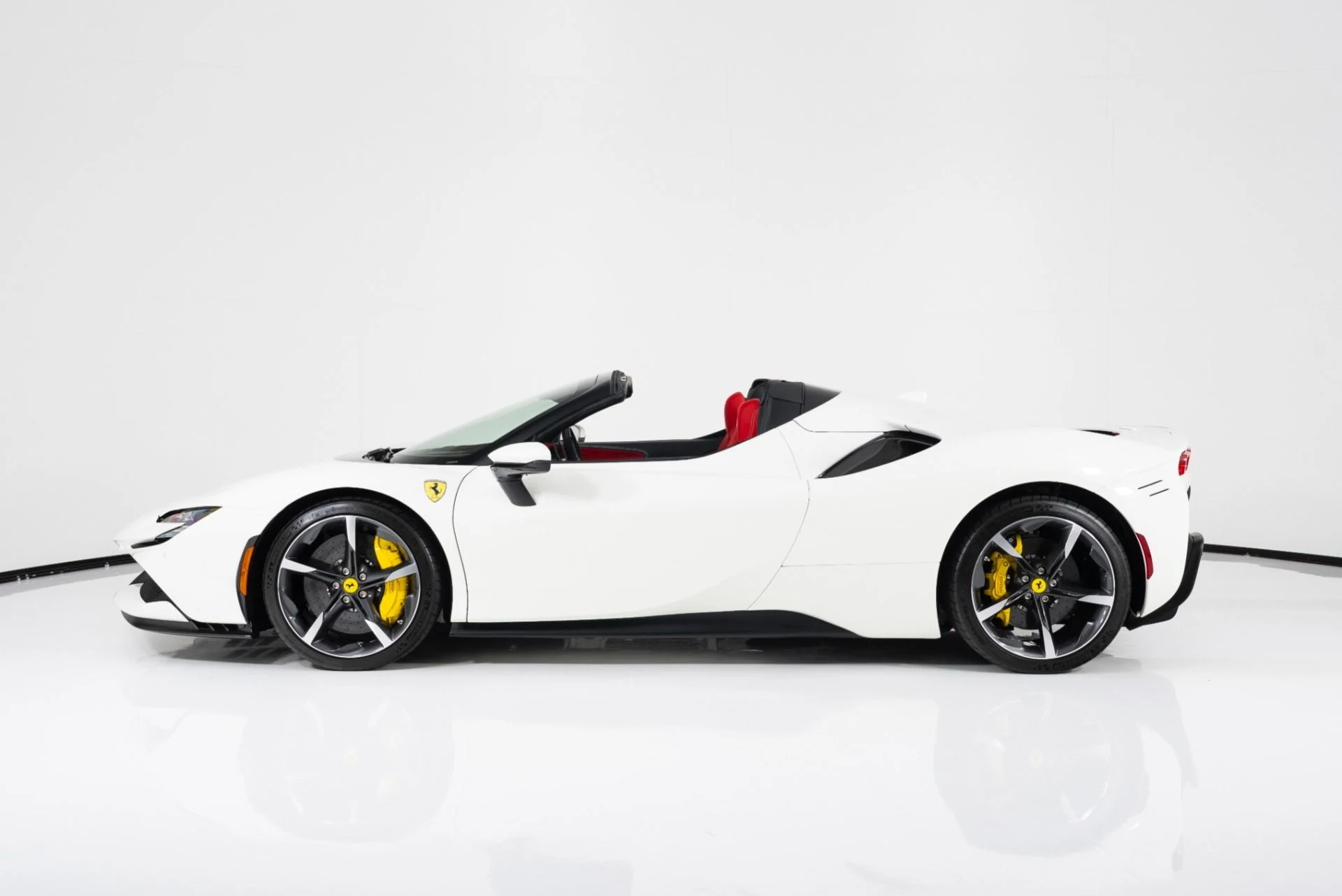 mph006_2933230006_Used_2024_Ferrari_SF_90_Spider_1755801502_f12b840fb1