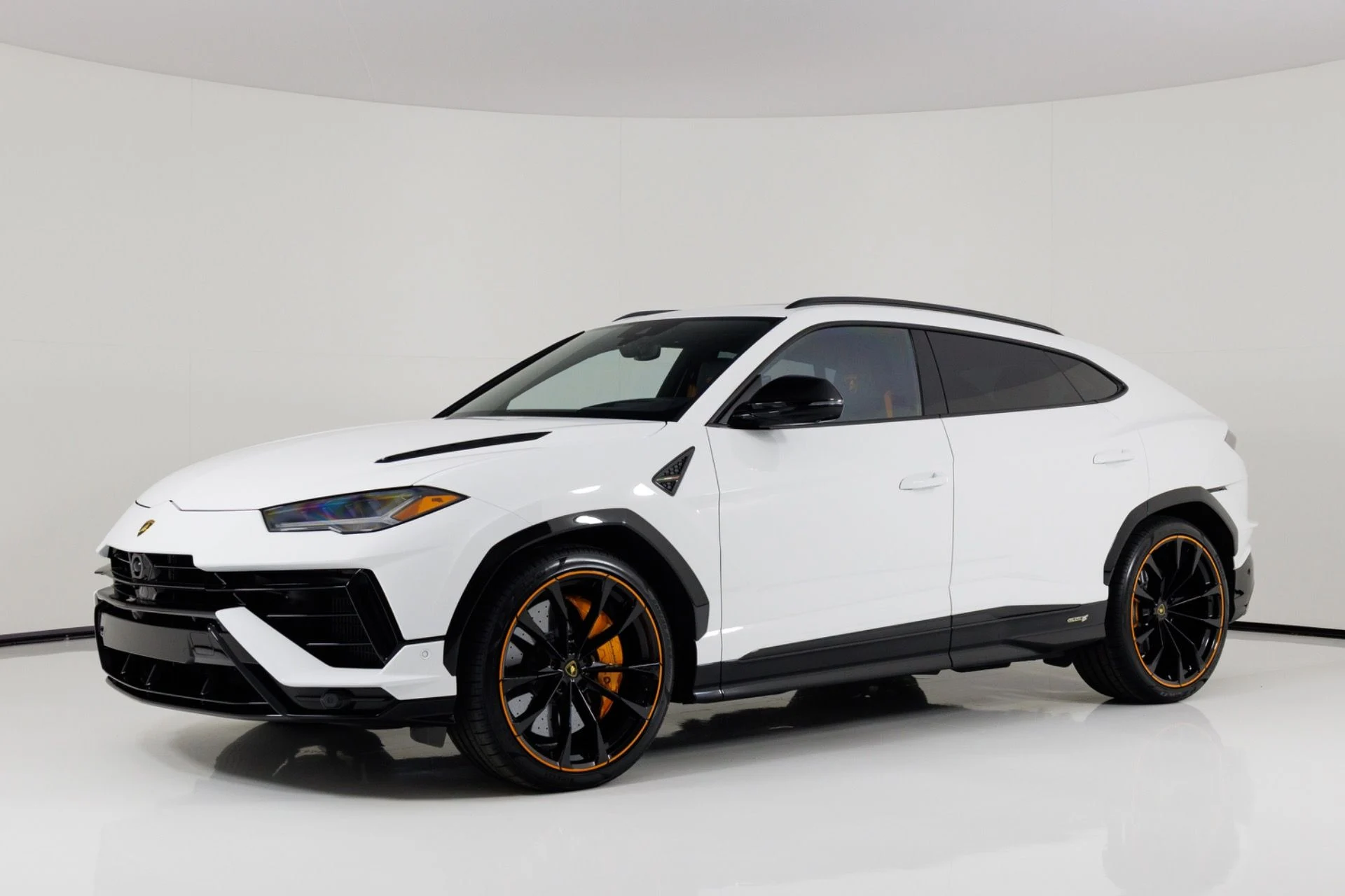 mph006_2939519732_Used_2024_Lamborghini_Urus_S_1775674860_10f84152cc