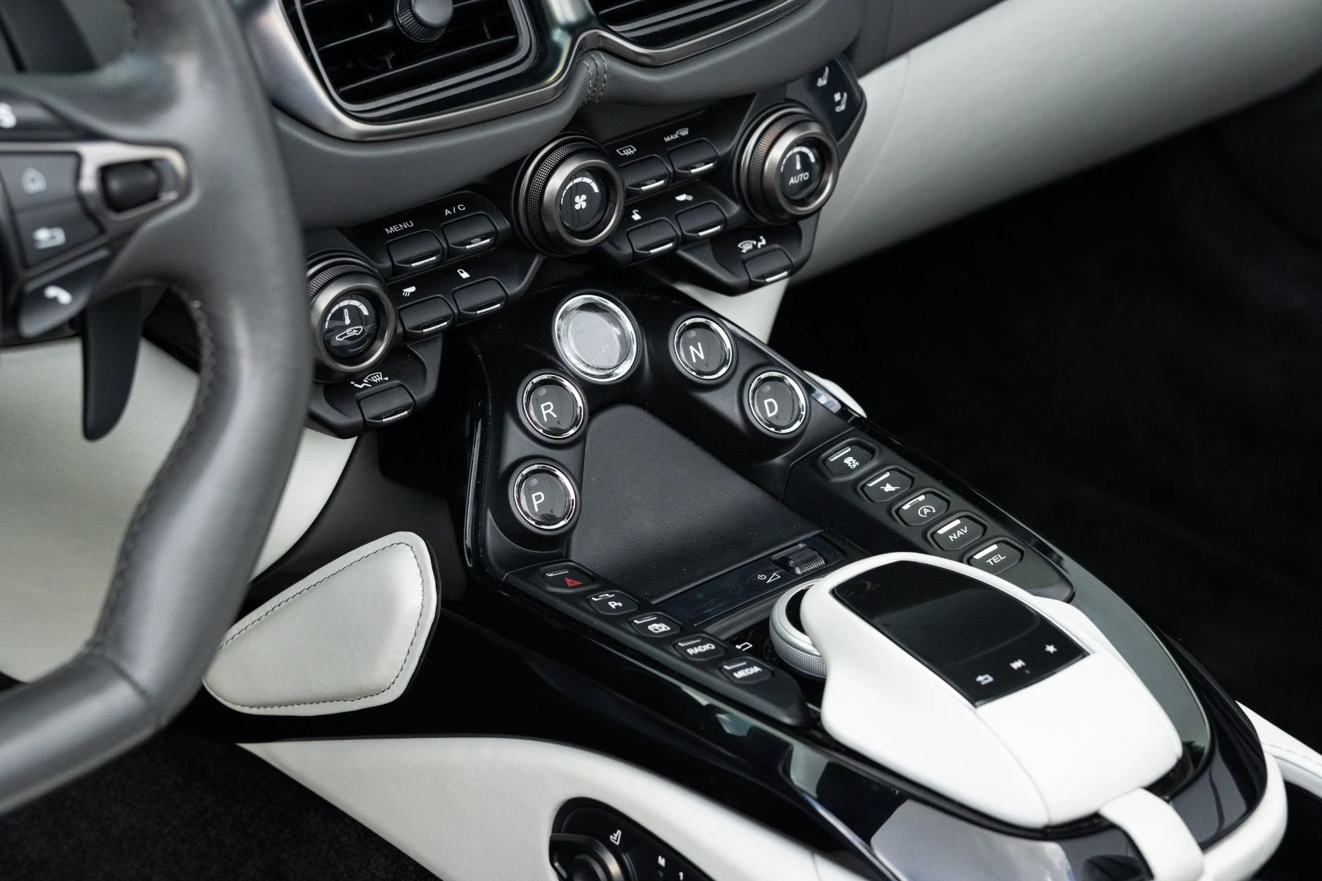 mph006_2941038709_Used_2023_Aston_Martin_Vantage_V8_1773336980_cbc174745e