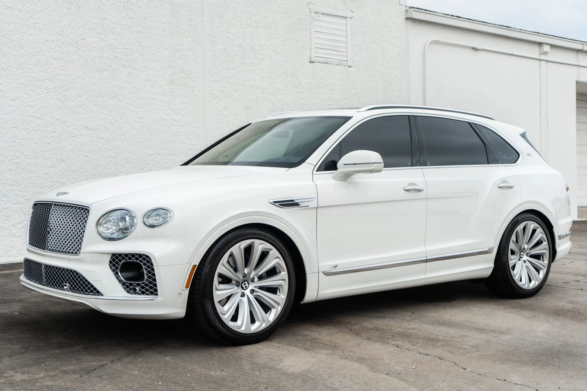 mph006_2948859174_Used_2021_Bentley_Bentayga_V8_1780517075_2369db0bb4