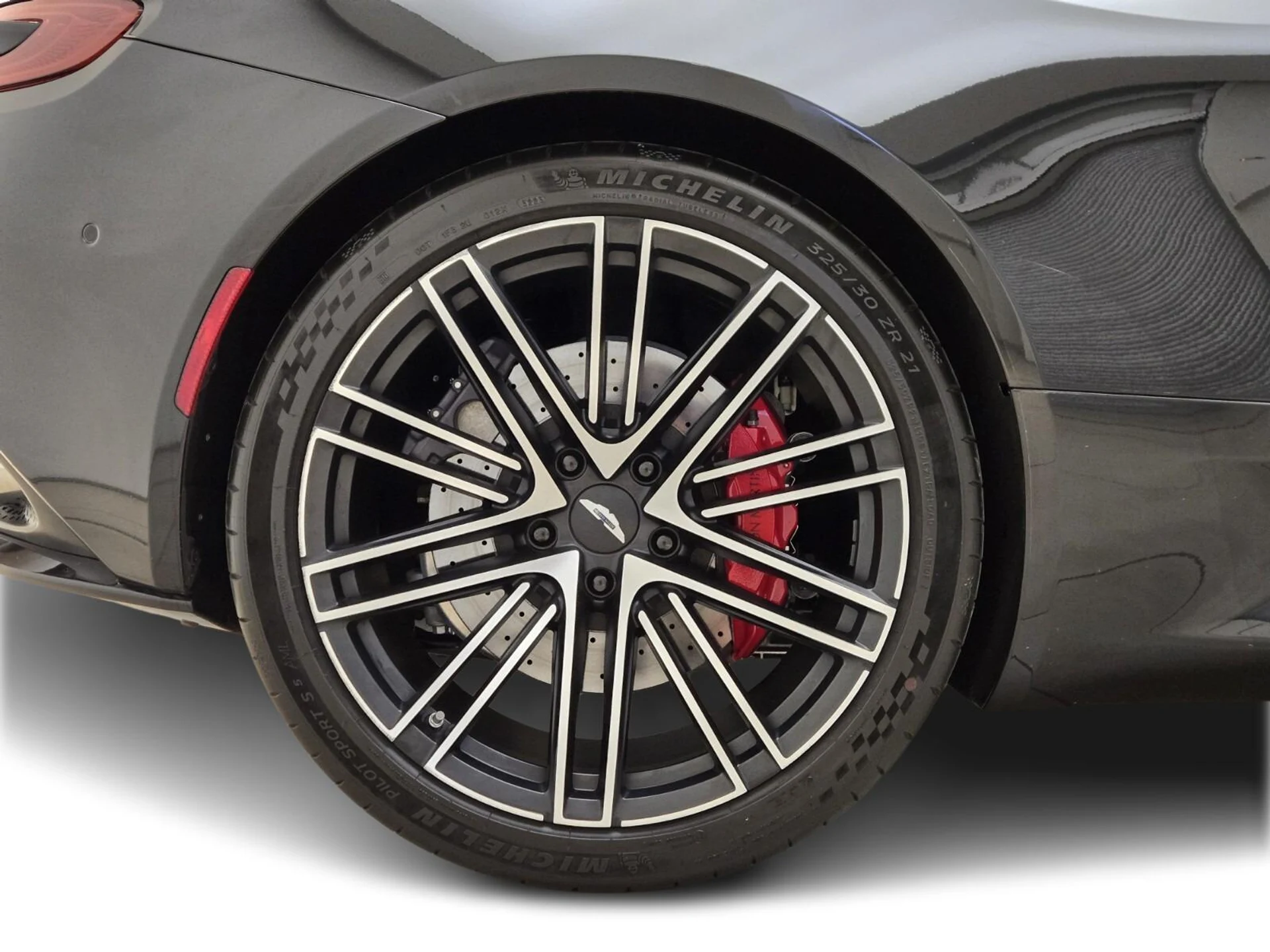 mph006_2955389013_Used_2024_Aston_Martin_DB_12_1753163955_38a35a0ef5