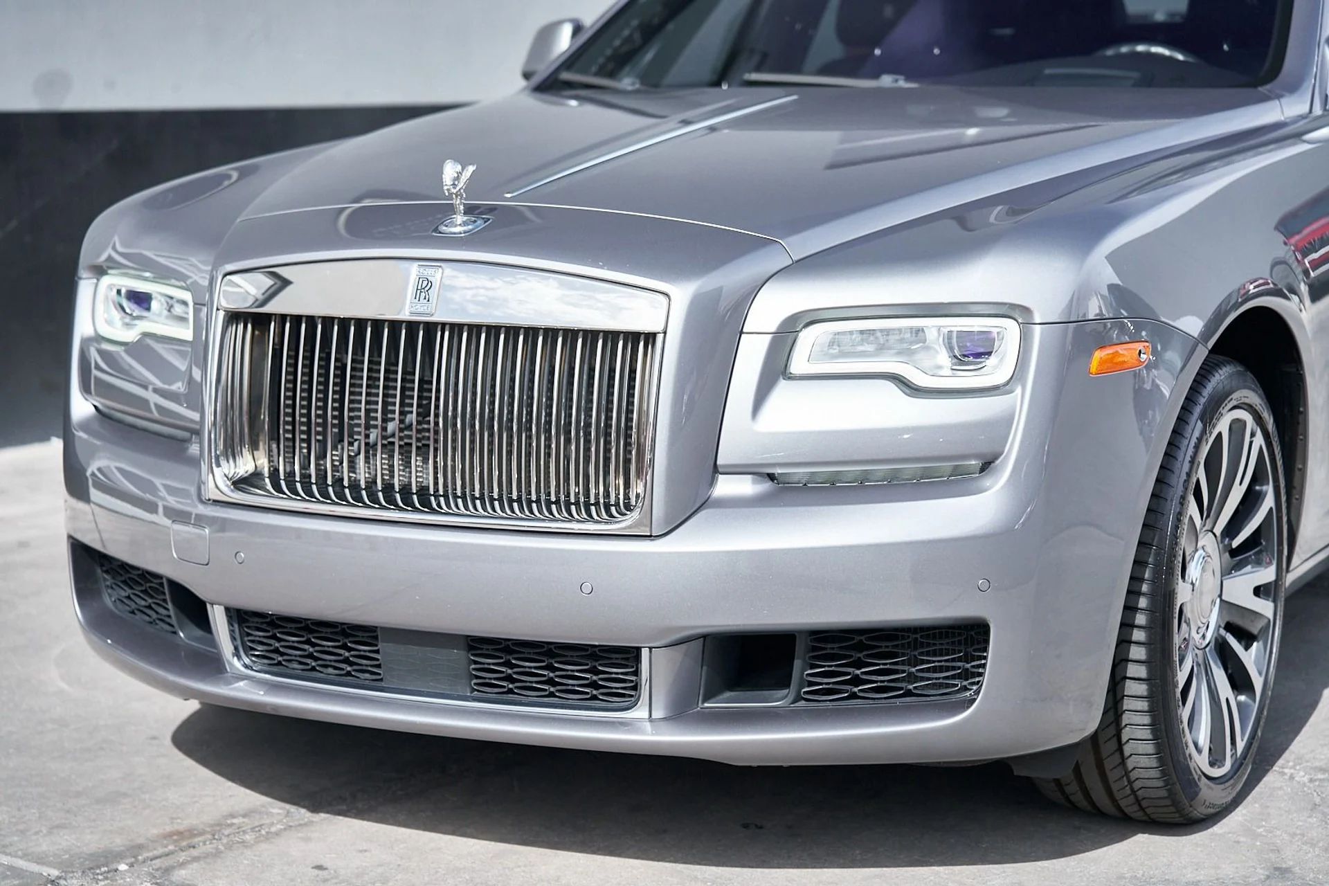 mph006_2955648353_Used_2019_Rolls_Royce_Ghost_Base_1745957912_04f80e7799