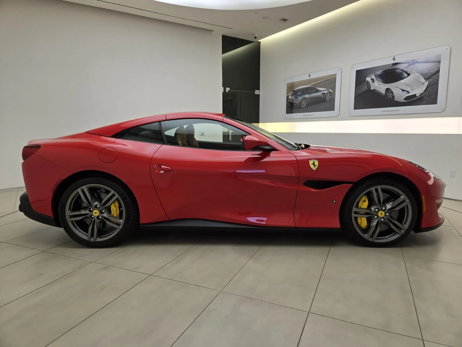 mph006_2963355919_Used_2019_Ferrari_Portofino_1753251650_54ee98de1e