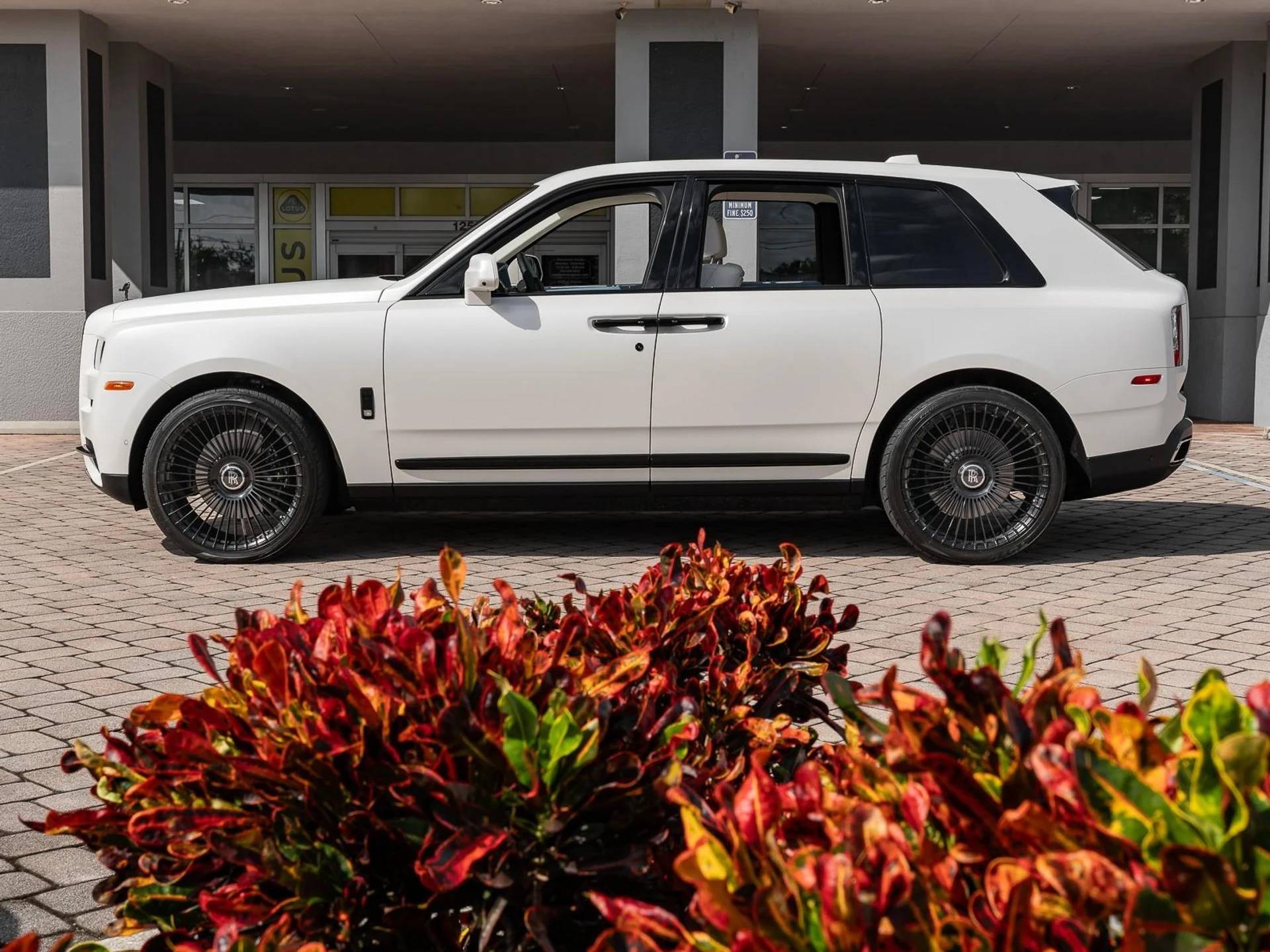 mph006_296587747_Used_2023_Rolls_Royce_Cullinan_1761685656_670355b79e