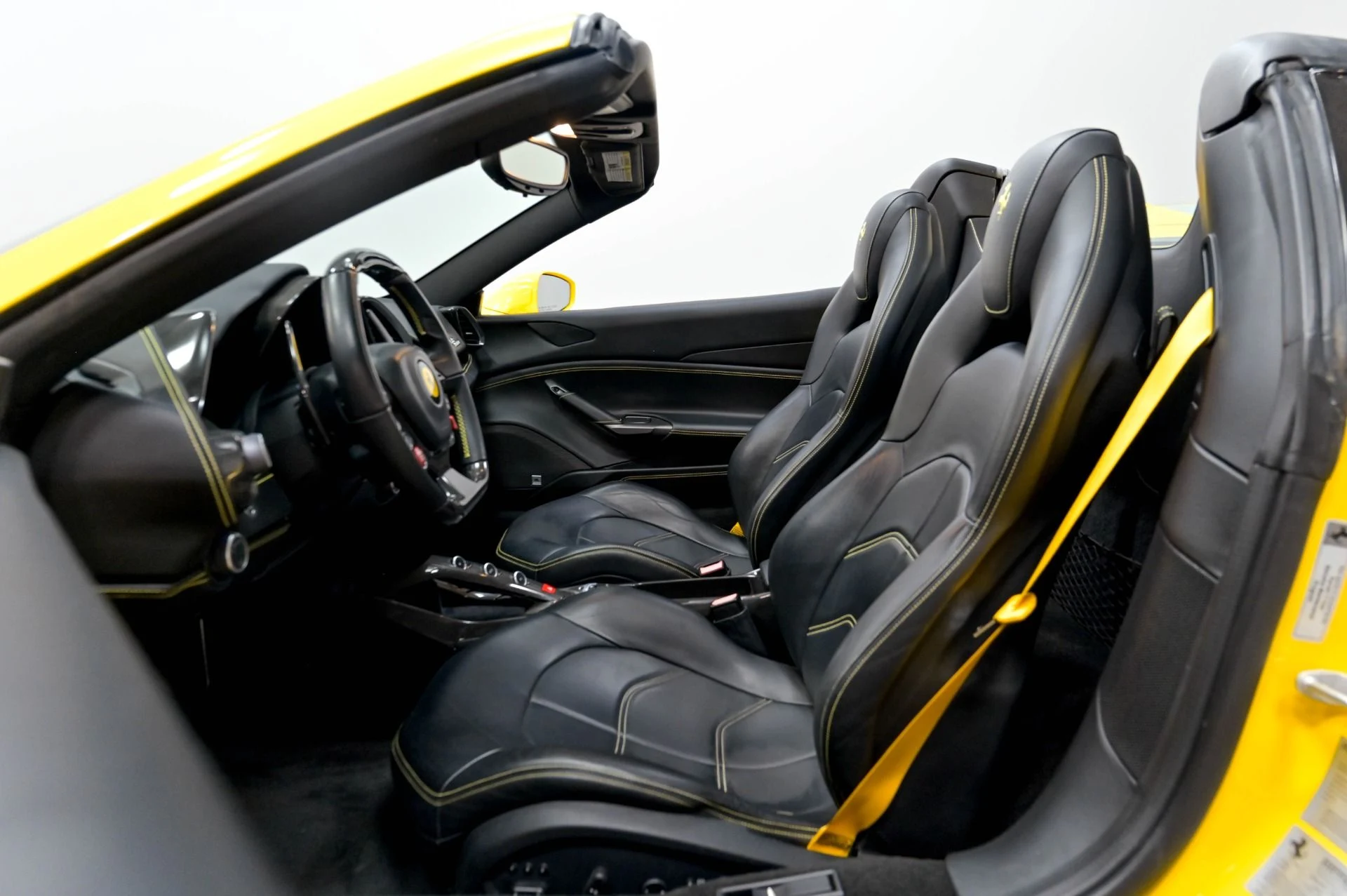 mph006_2984375203_Used_2017_Ferrari_488_Spider_1782250763_8d62d8bccf