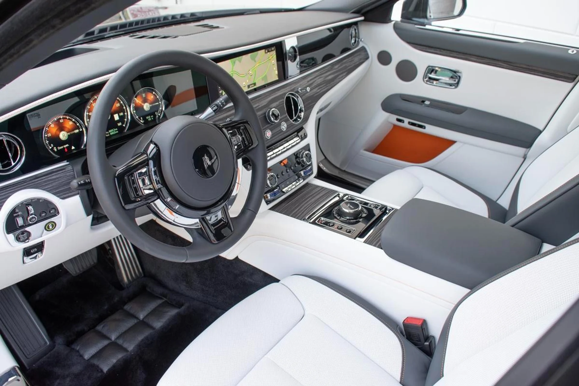 mph006_2985446798_Used_2024_Rolls_Royce_Ghost_1733915394_f81bbfa86e