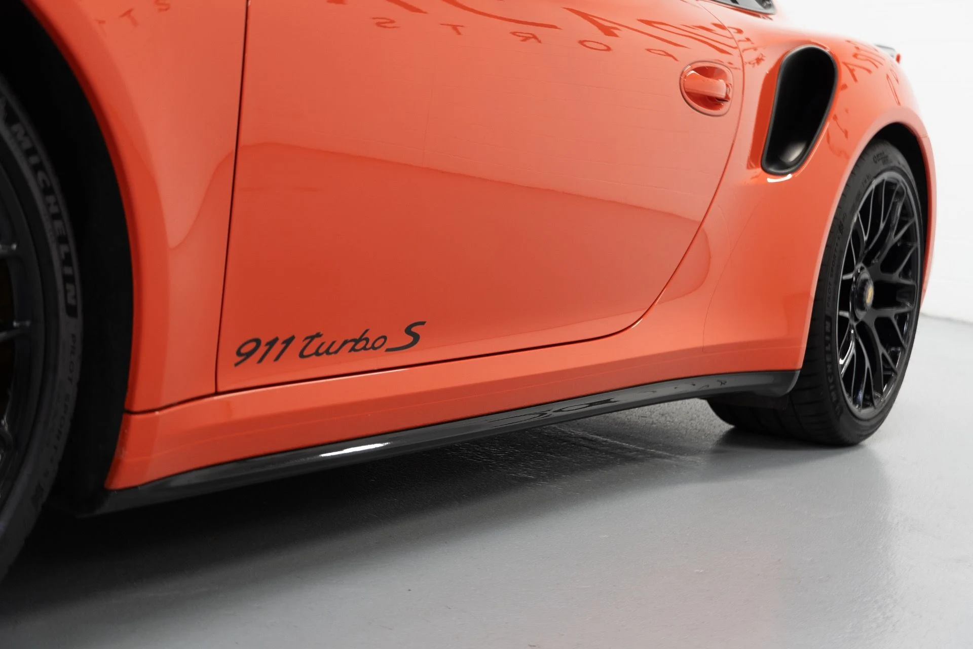 mph006_2993536811_Used_2016_Porsche_911_Turbo_S_1752691183_532d2c2d8d