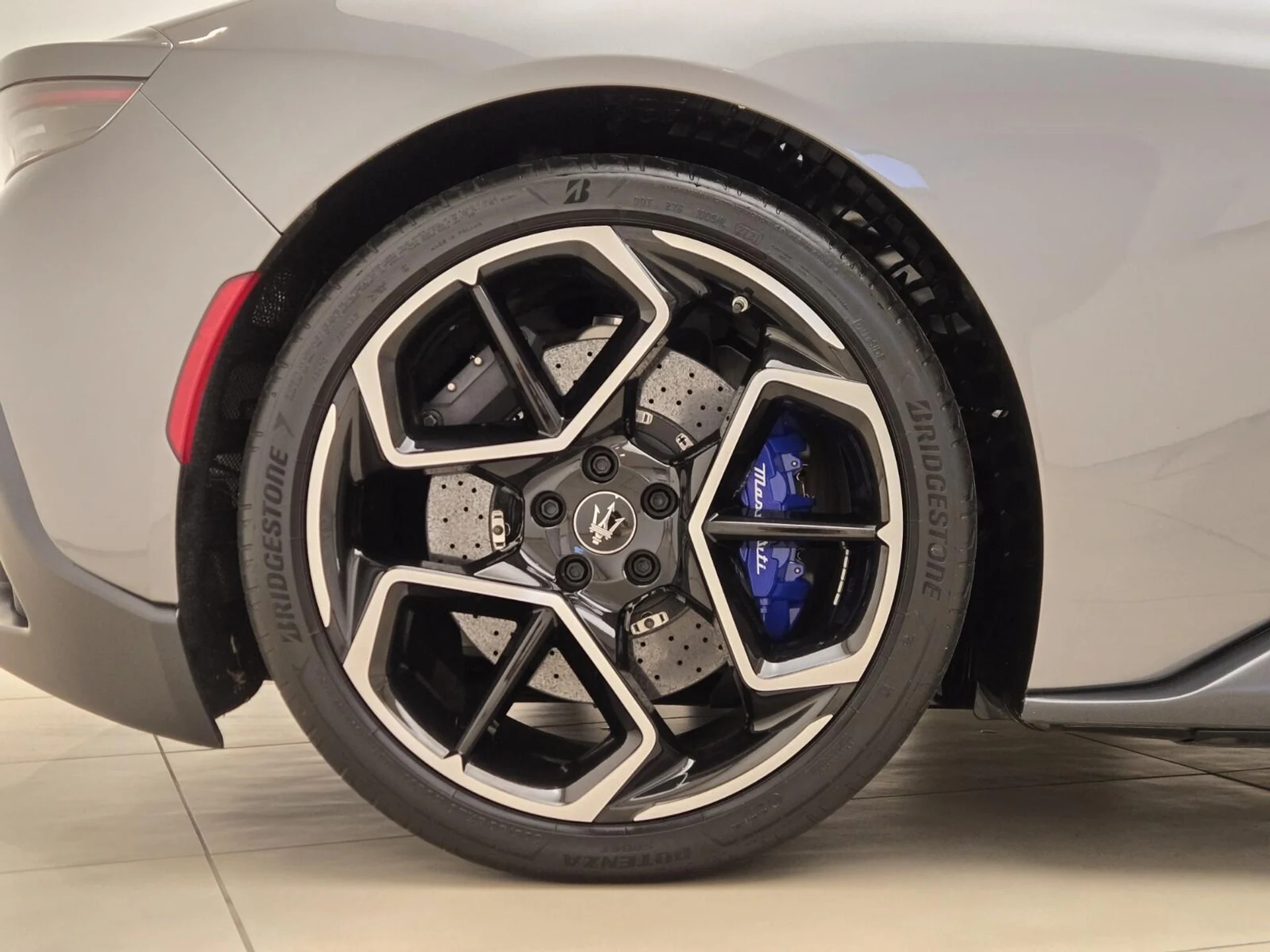 mph006_3002775231_Used_2022_Maserati_MC_20_1767077616_fdd854ce9c