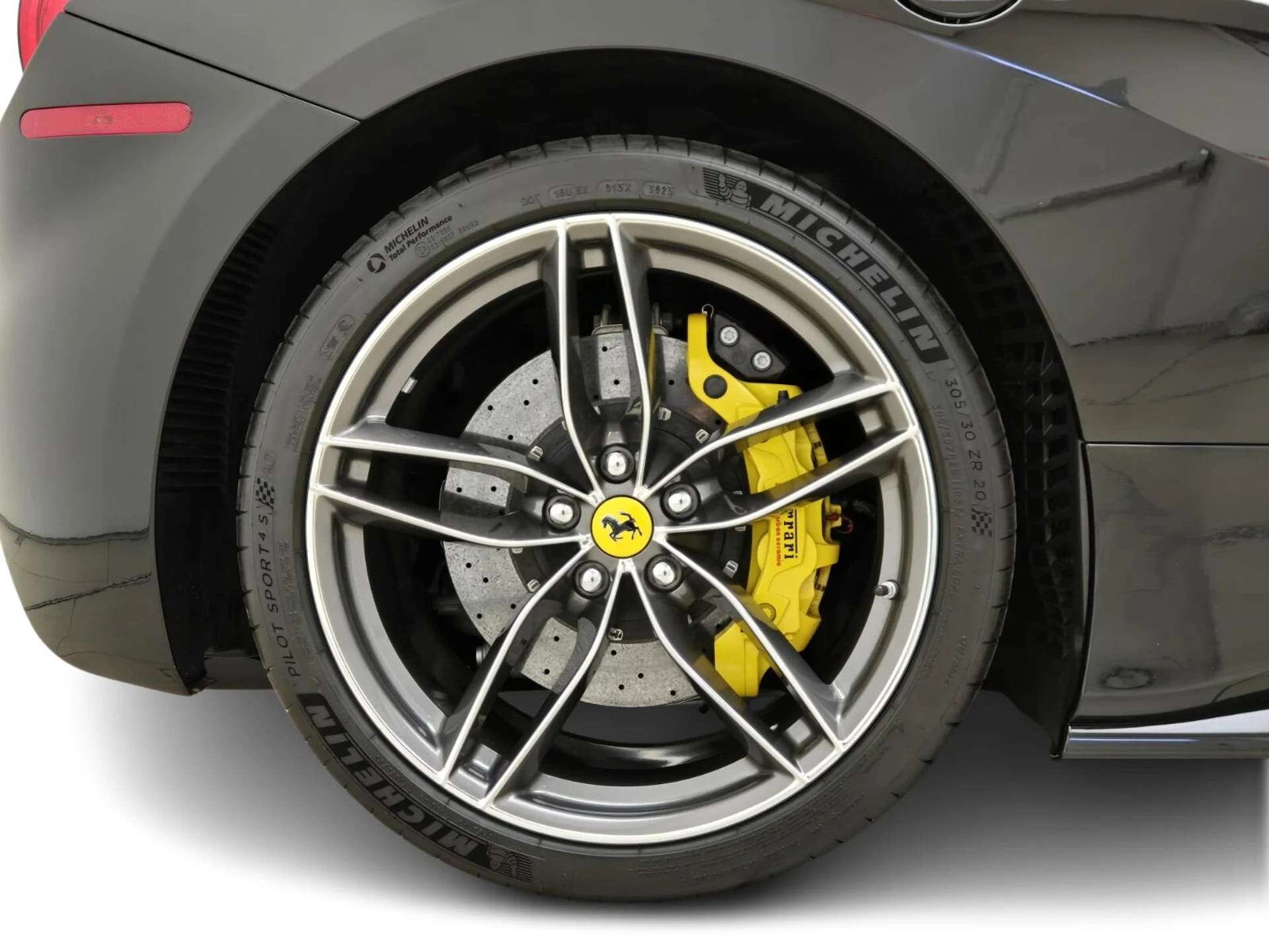 mph006_3003637504_Used_2017_Ferrari_488_GTB_1755757636_15a255af0b