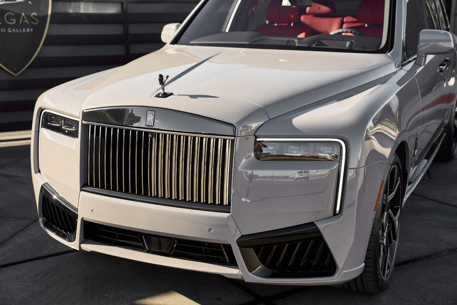 mph006_3003891302_Used_2025_Rolls_Royce_Cullinan_1775588049_a68d4de65f